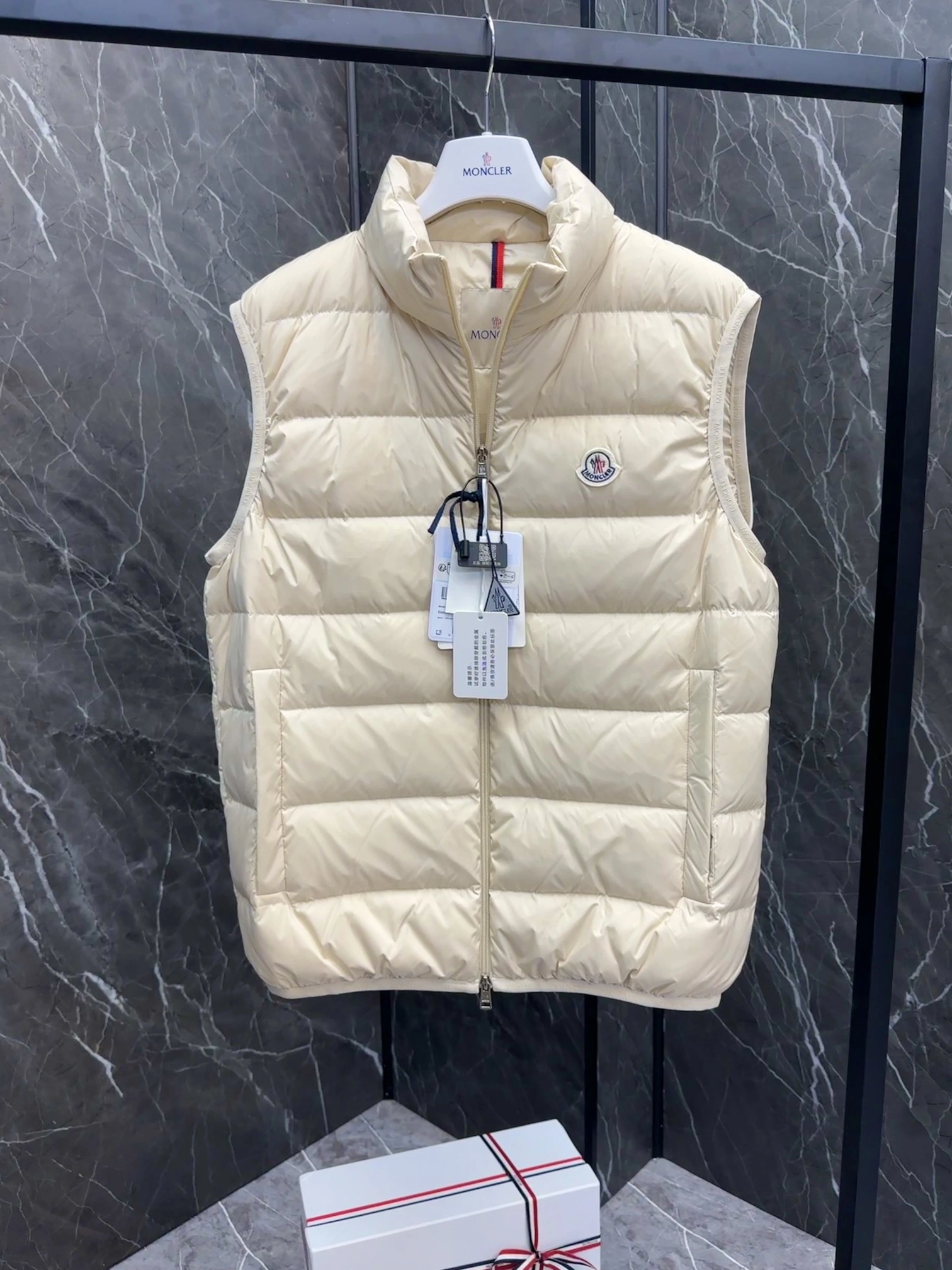 ComfortFit Moncler Down Jackets 146460