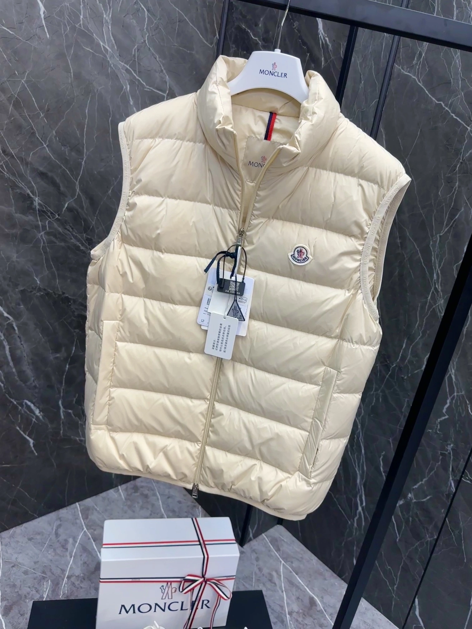 ComfortFit Moncler Down Jackets 146460