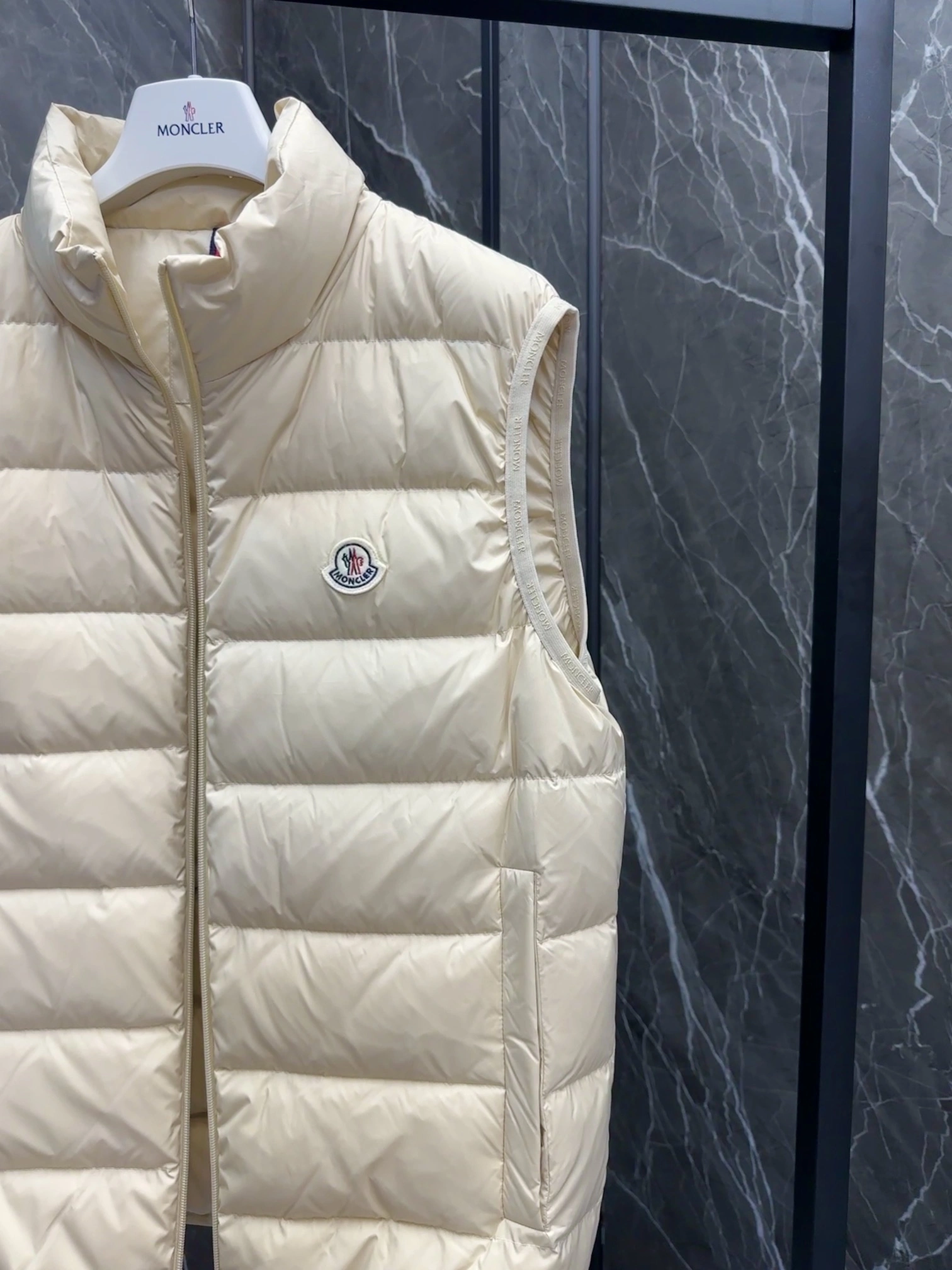 ComfortFit Moncler Down Jackets 146460