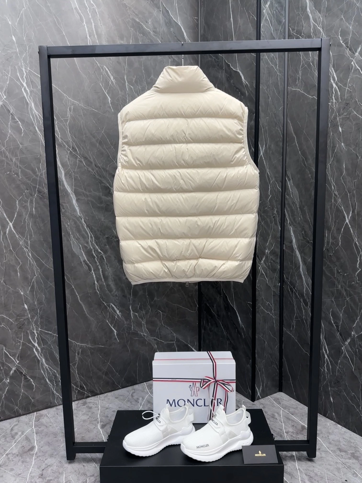 ComfortFit Moncler Down Jackets 146460