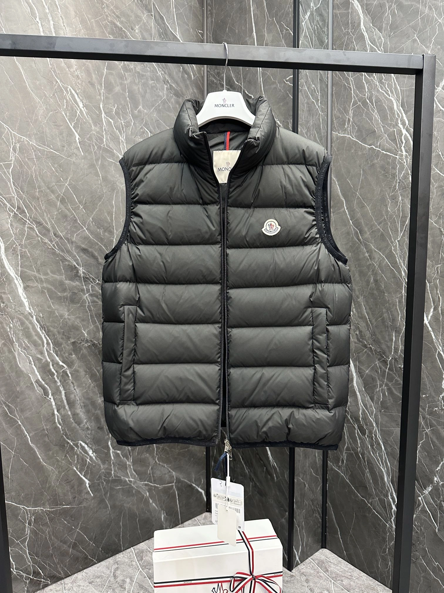 GoodFit Moncler Down Jackets 146454