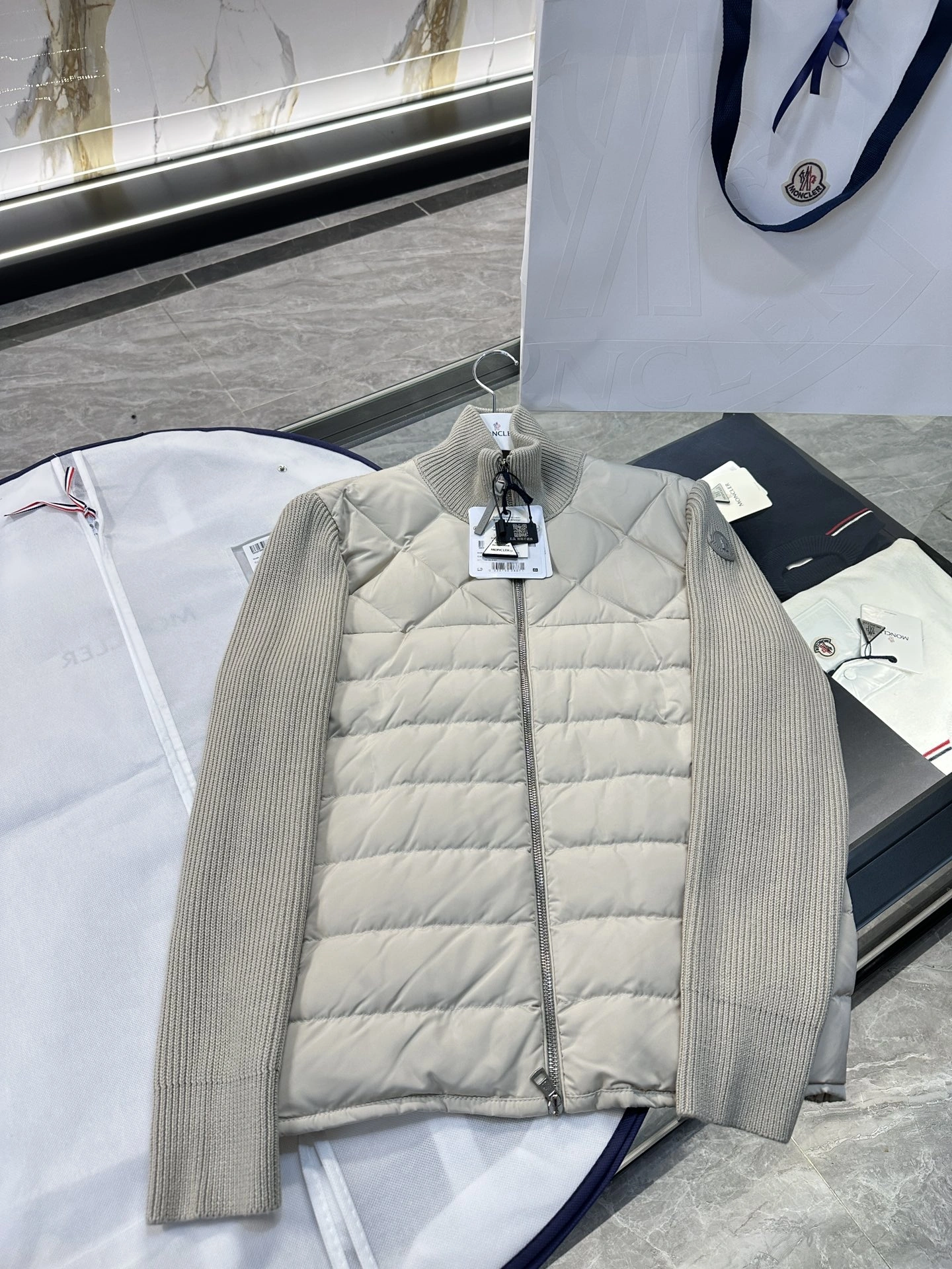 Moncler Down Jackets Refined 146462