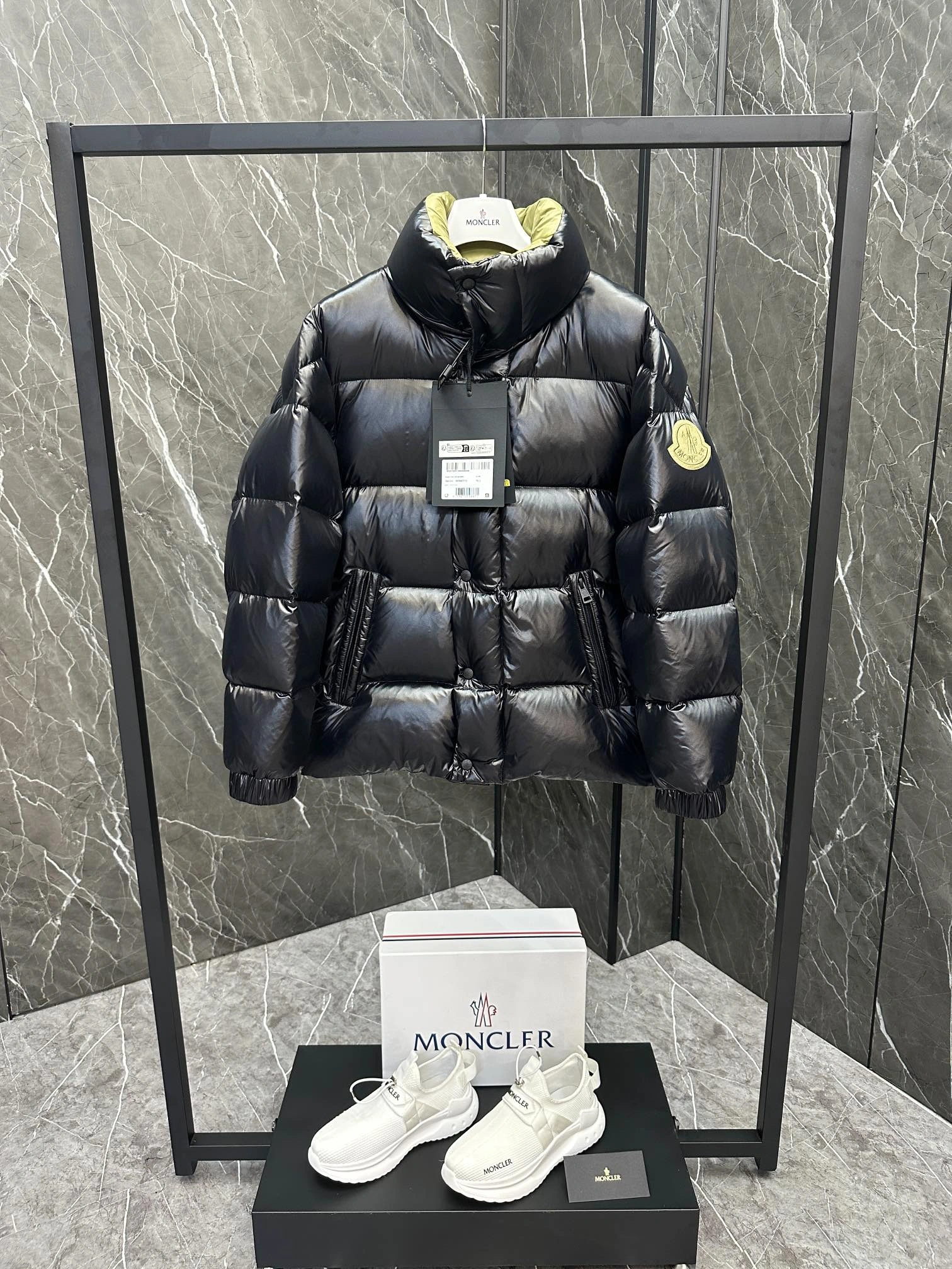 Moncler Down Jackets FlexibleFit 146443