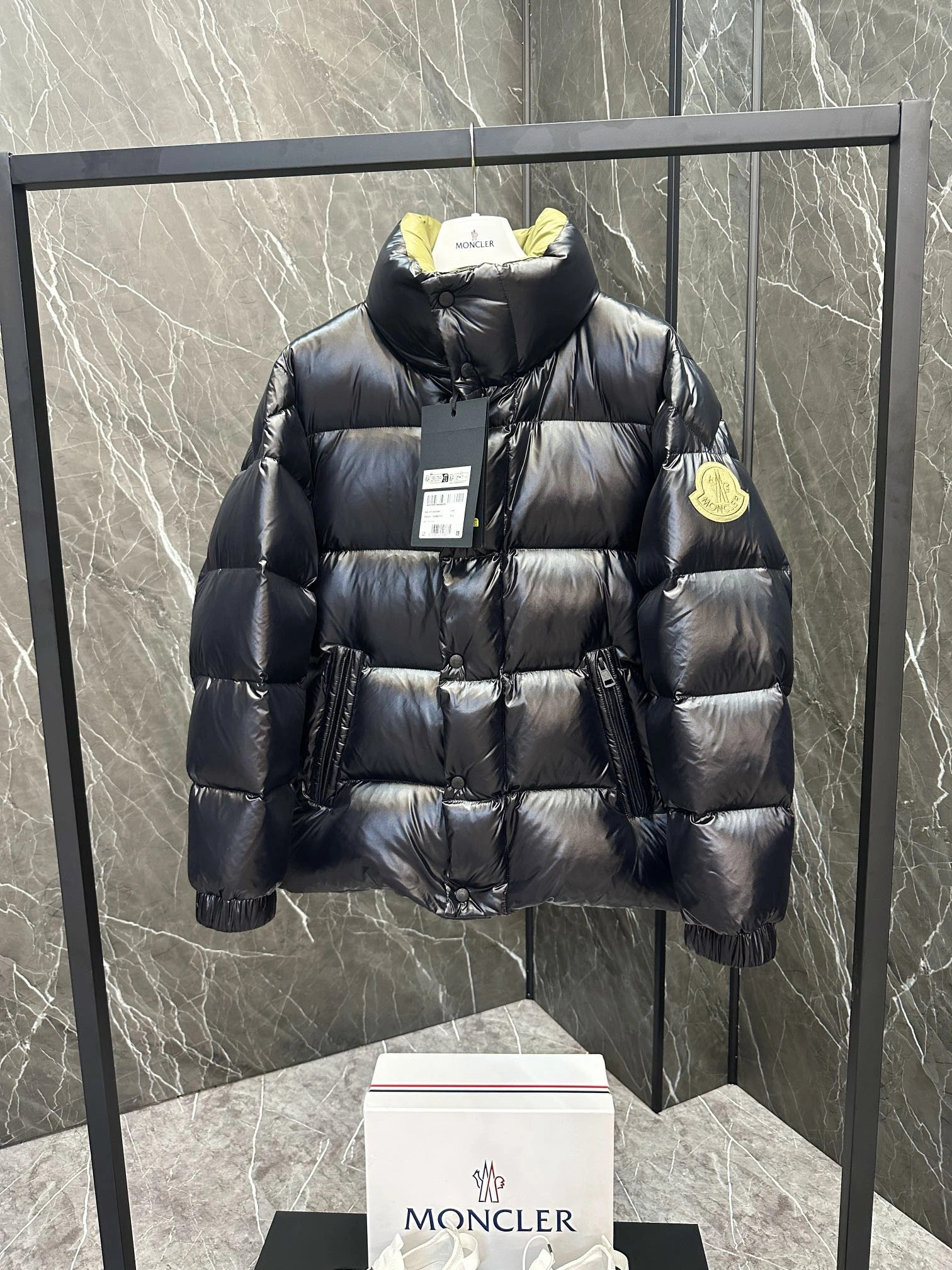 Moncler Down Jackets FlexibleFit 146443