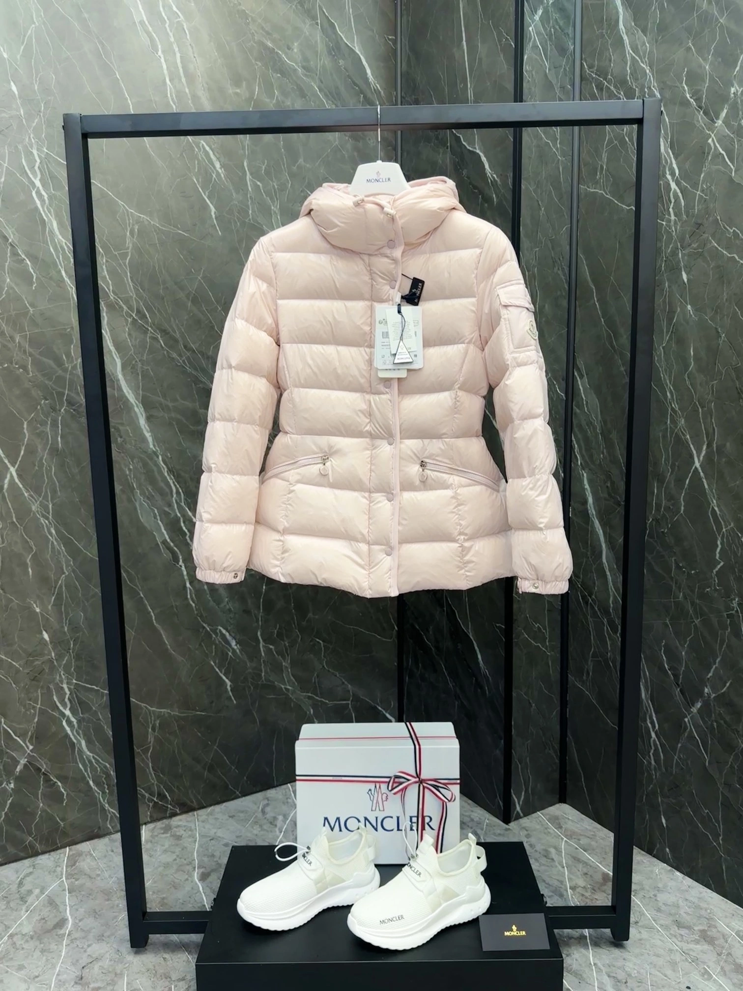 Stretchable Moncler Down Jackets 146436
