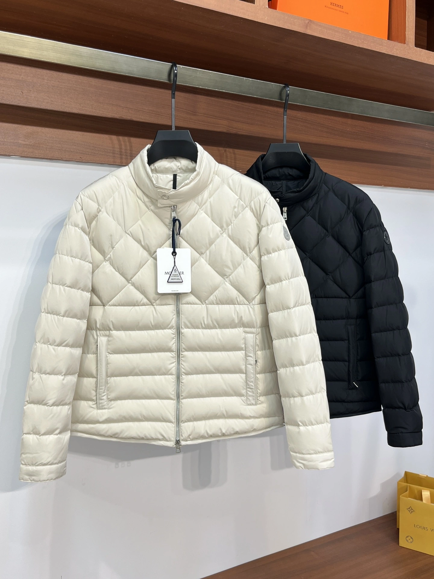 Moncler Down Jackets EasyMatch 146435