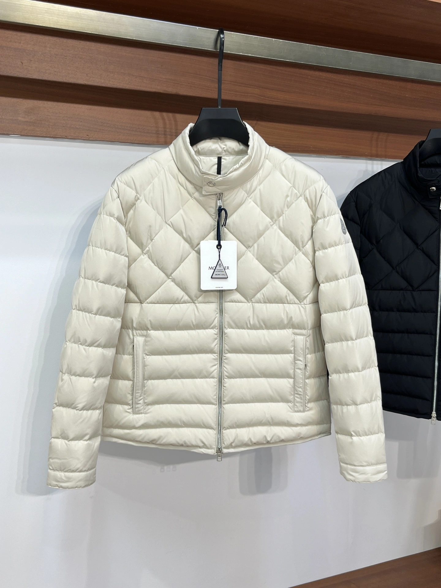Moncler Down Jackets EasyMatch 146435
