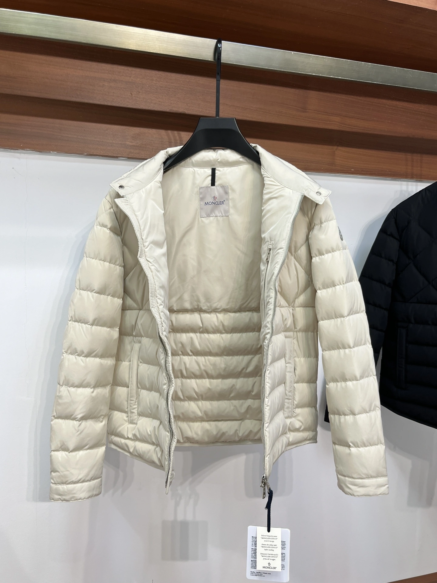 Moncler Down Jackets EasyMatch 146435