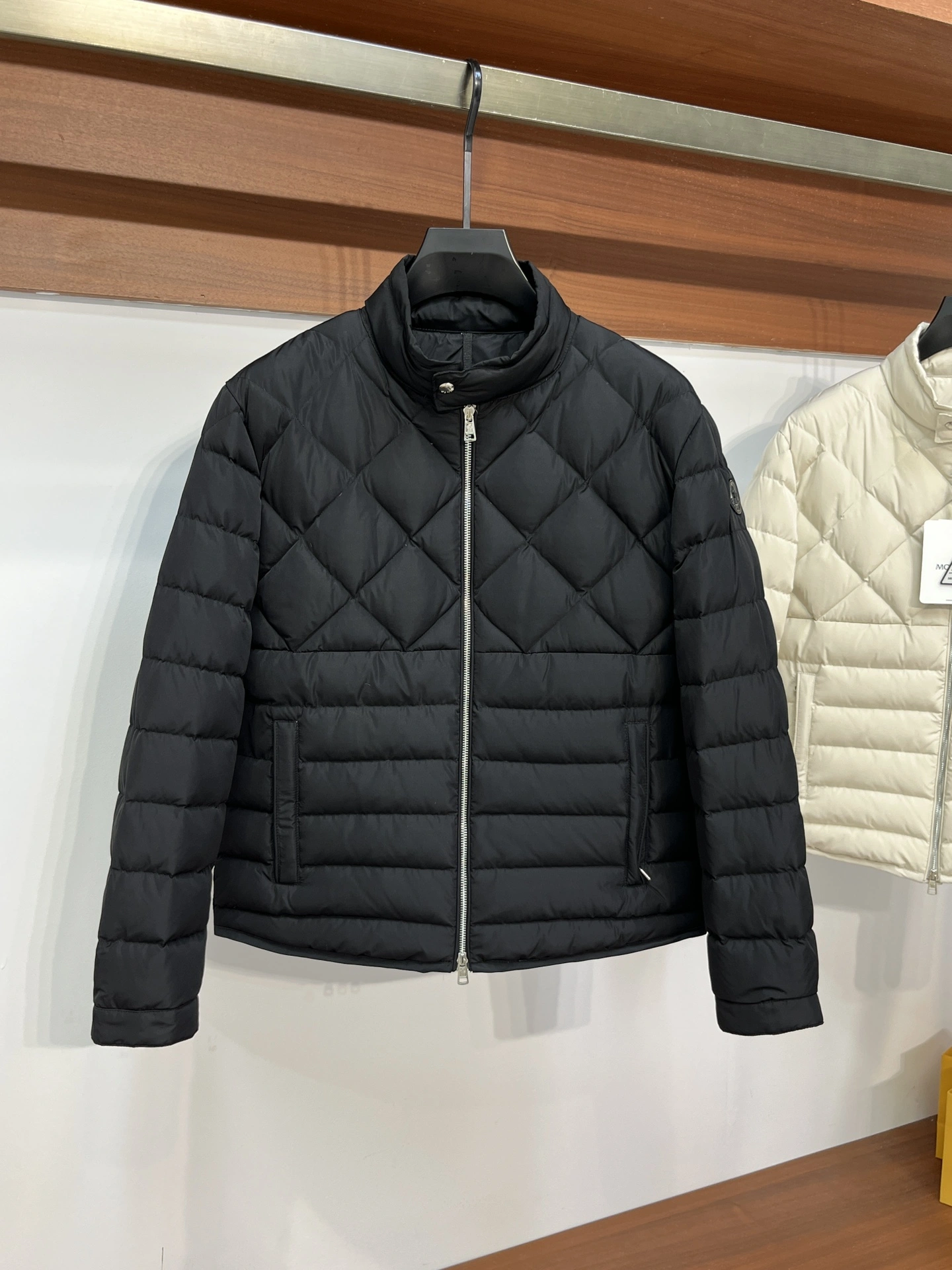 Moncler Down Jackets EasyMatch 146435