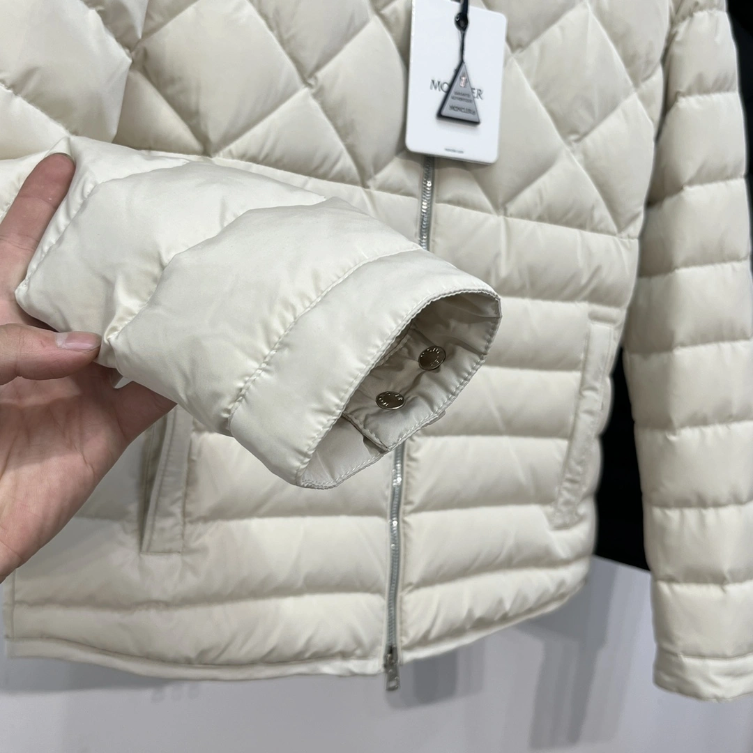 Moncler Down Jackets EasyMatch 146435