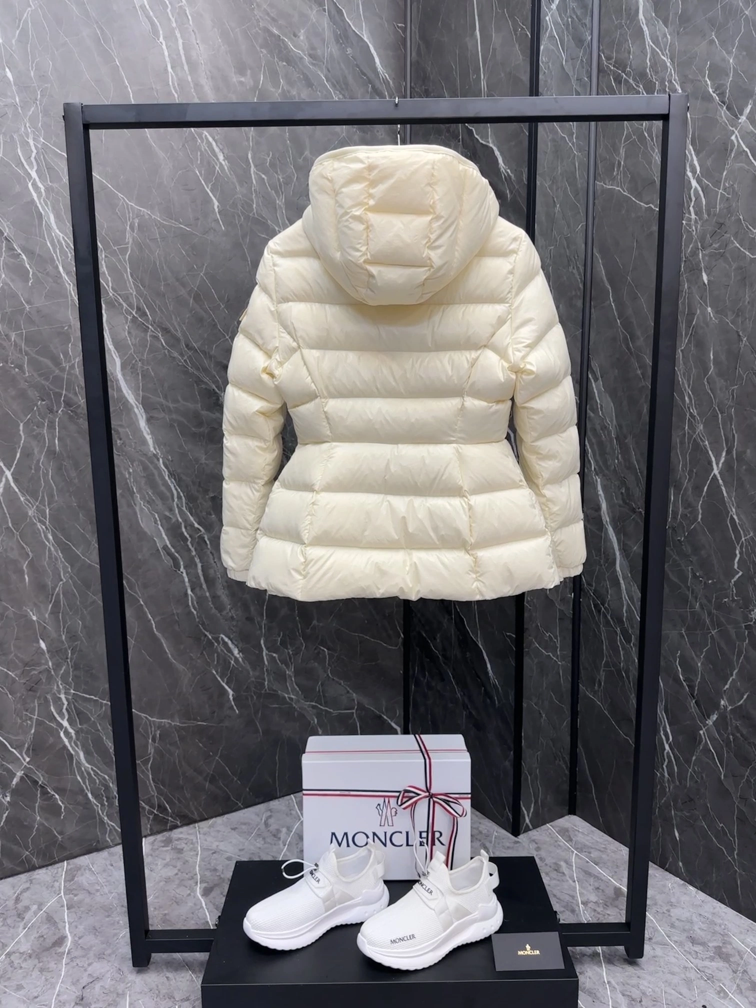 Resilient Moncler Down Jackets 146432