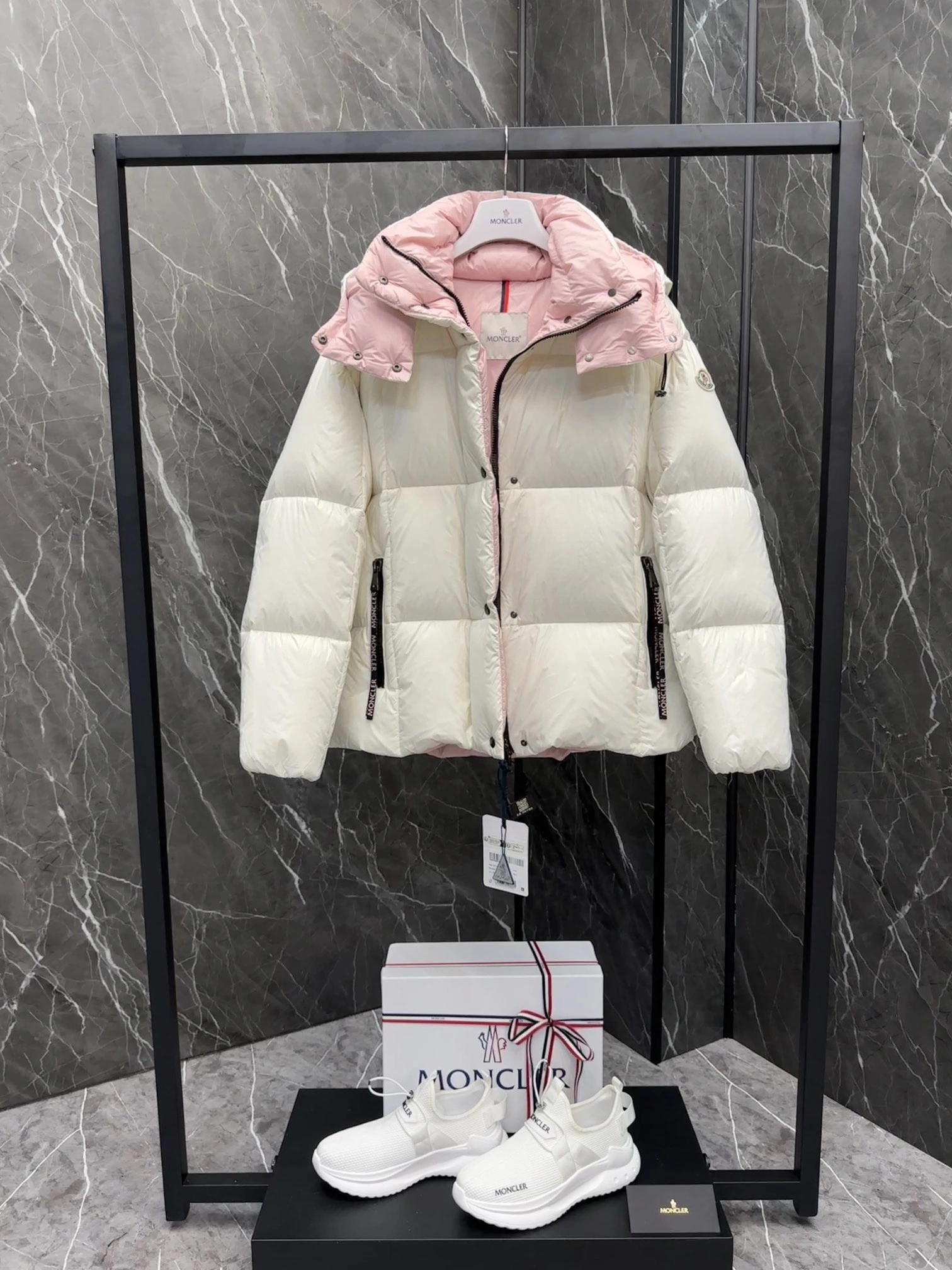 Moncler Down Jackets WeatherProof 146430