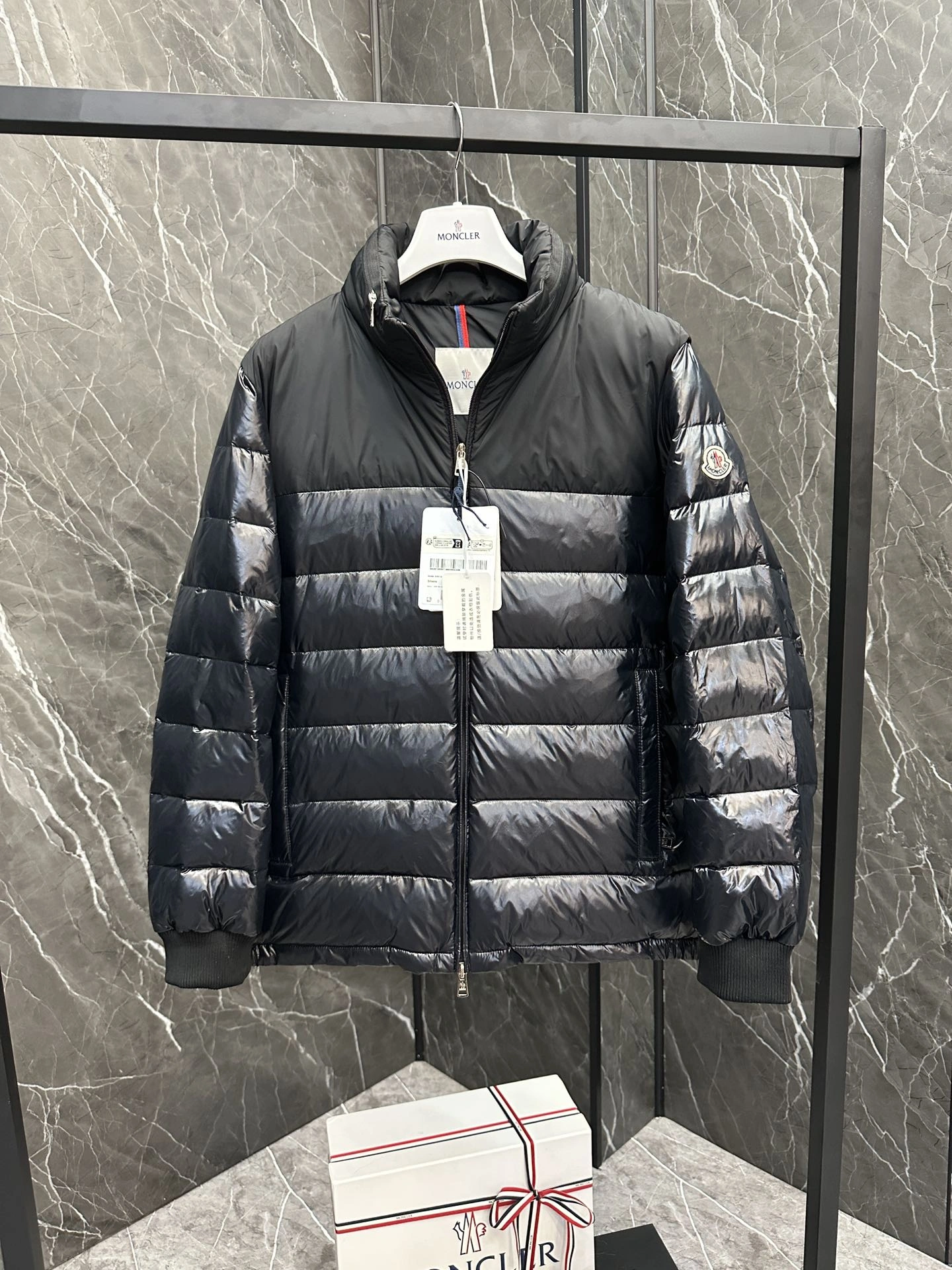 Moncler Down Jackets HighQuality 146428