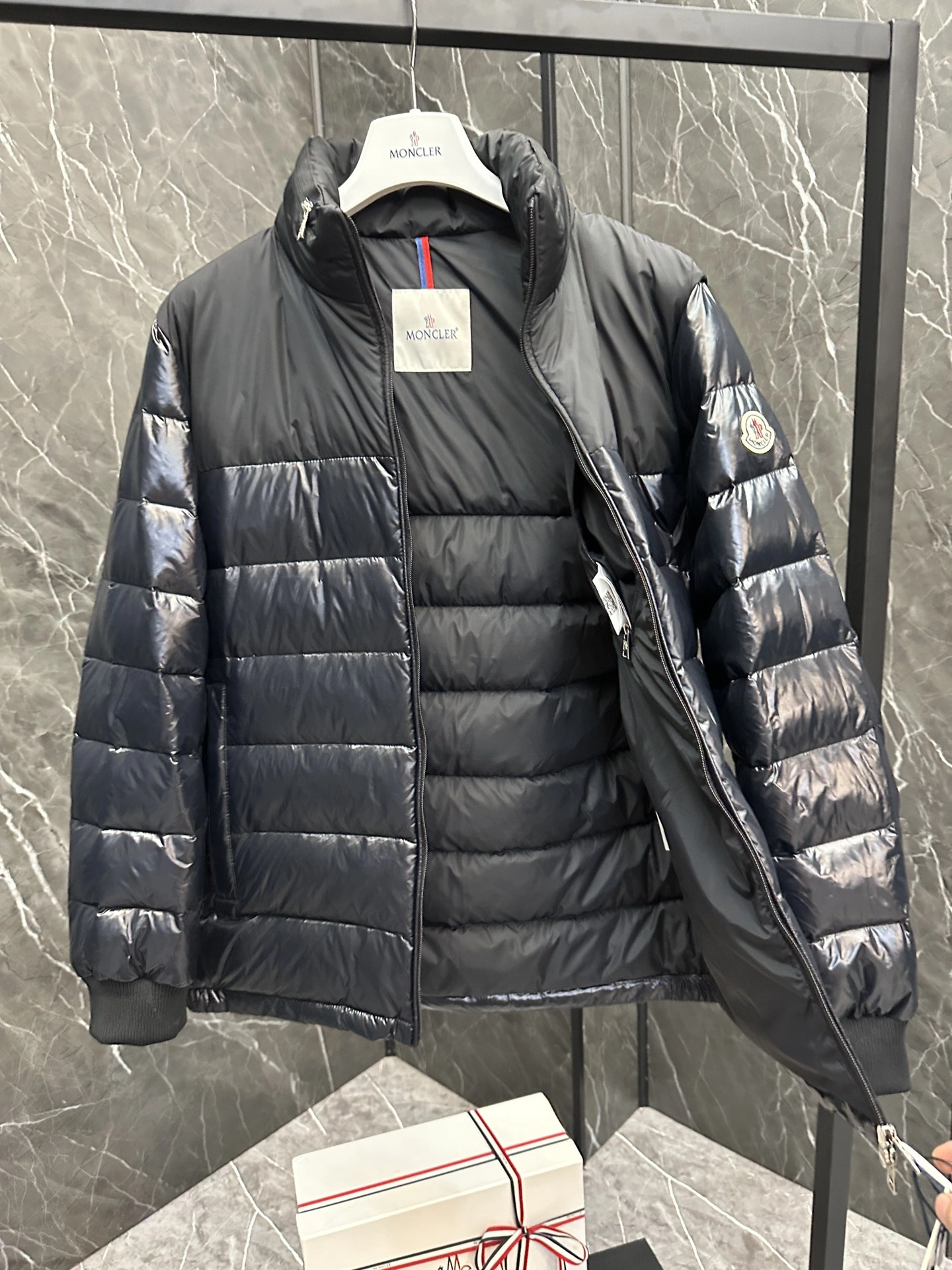 Moncler Down Jackets HighQuality 146428