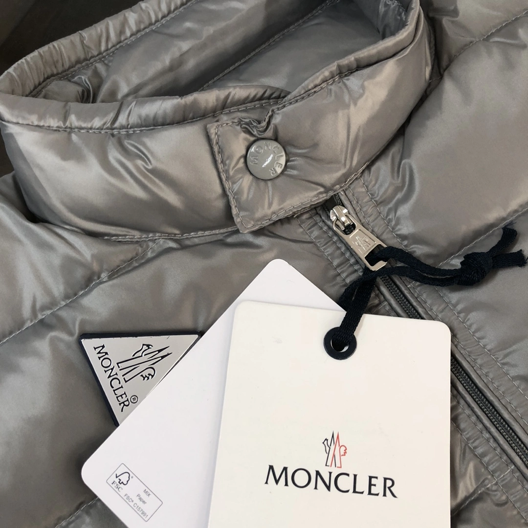 Moncler Down Jackets Sophisticated 146413