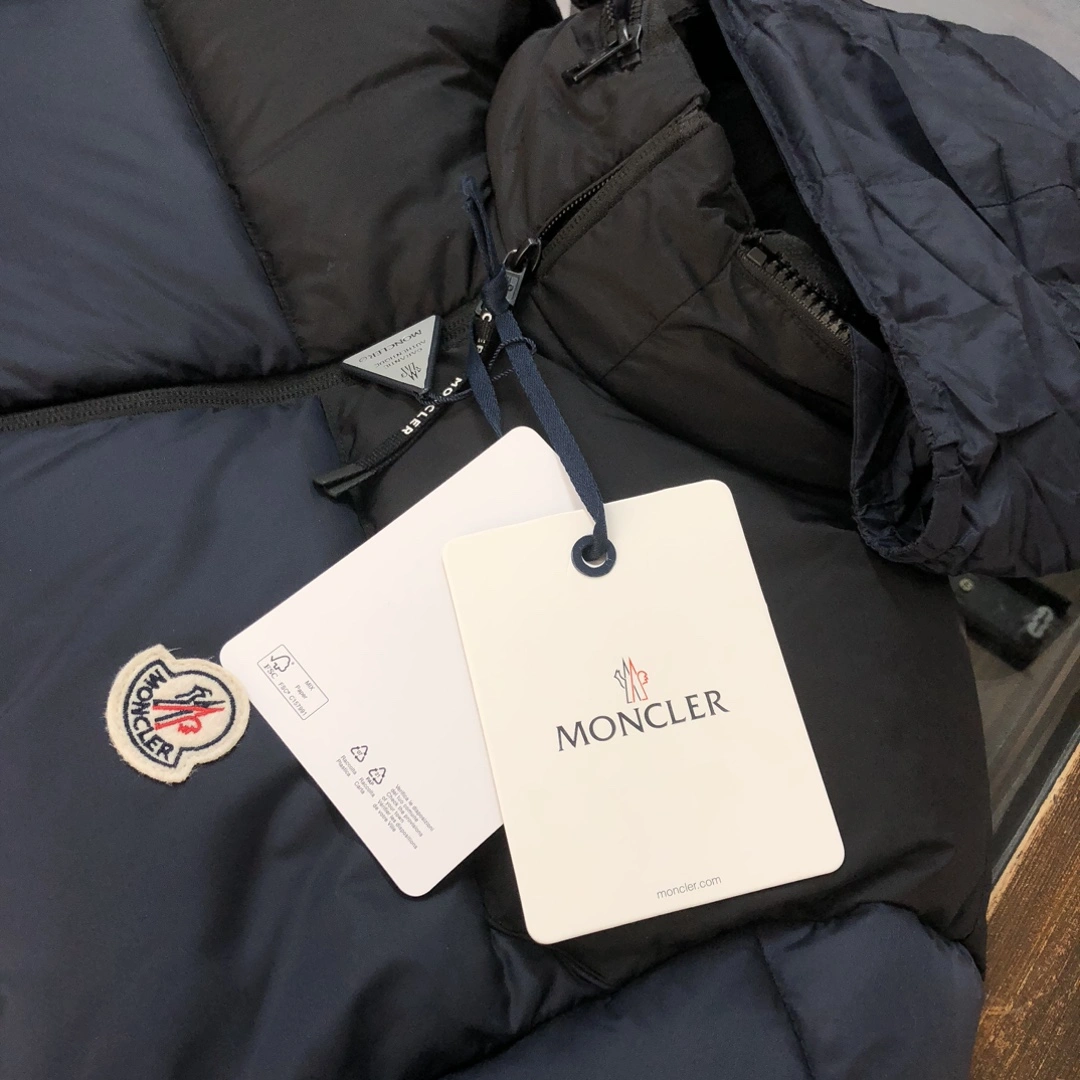 Moncler Down Jackets TravelReady 146421