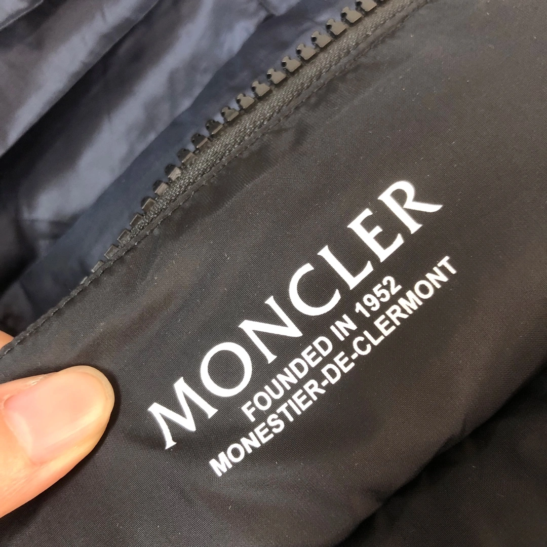 Moncler Down Jackets TravelReady 146421