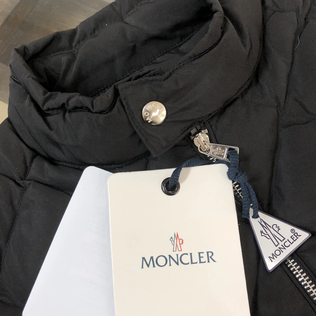 Moncler Down Jackets Elegant 146425
