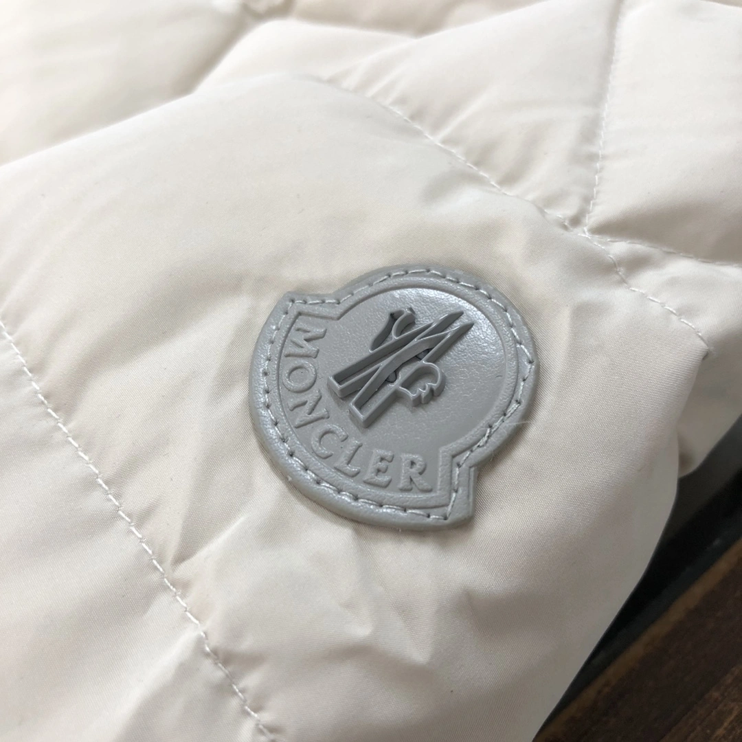 WaterResistant Moncler Down Jackets 146423