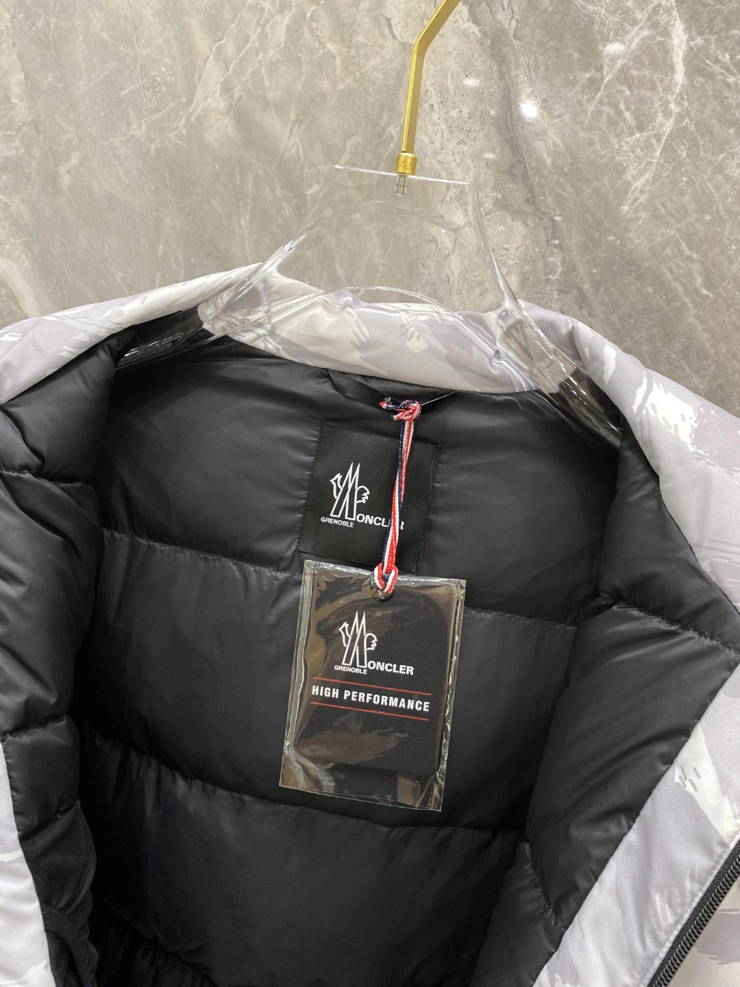 Moncler Down Jackets Modern 146411