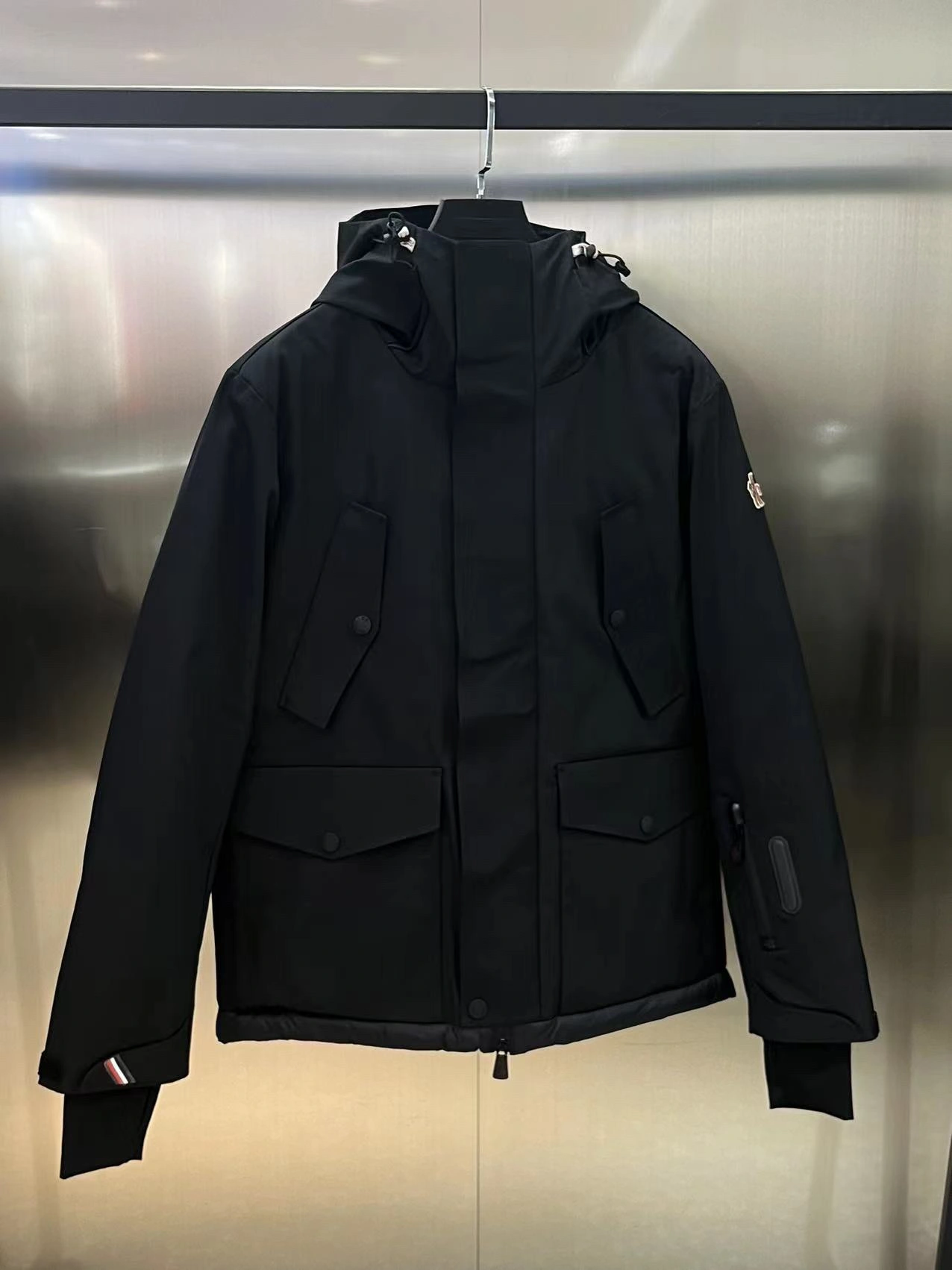 Moncler Down Jackets Sporty 146400