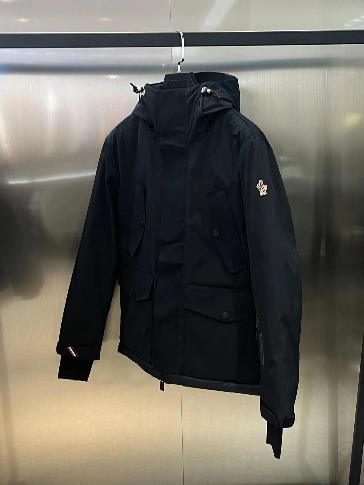 Moncler Down Jackets Sporty 146400