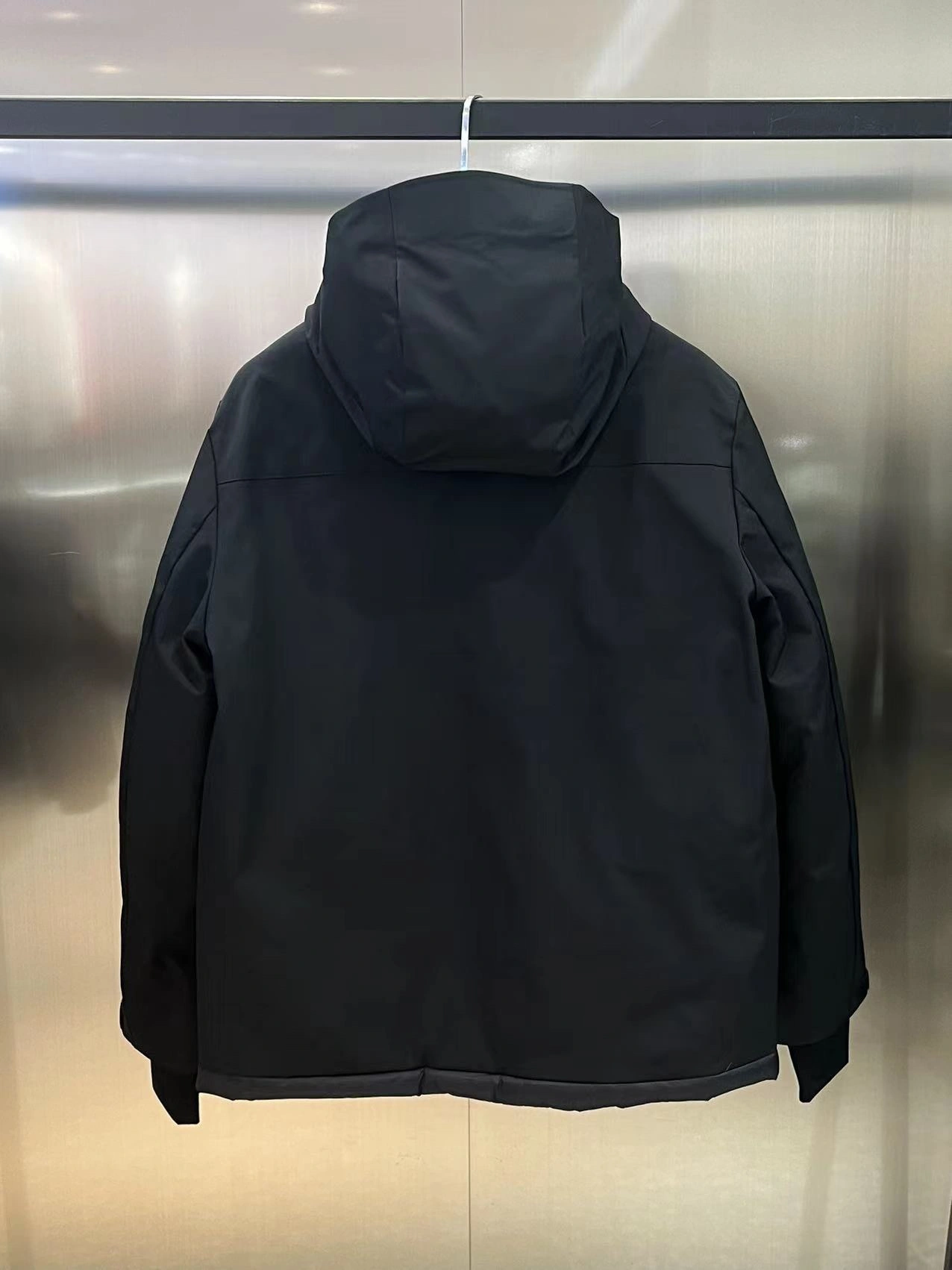 Moncler Down Jackets Sporty 146400