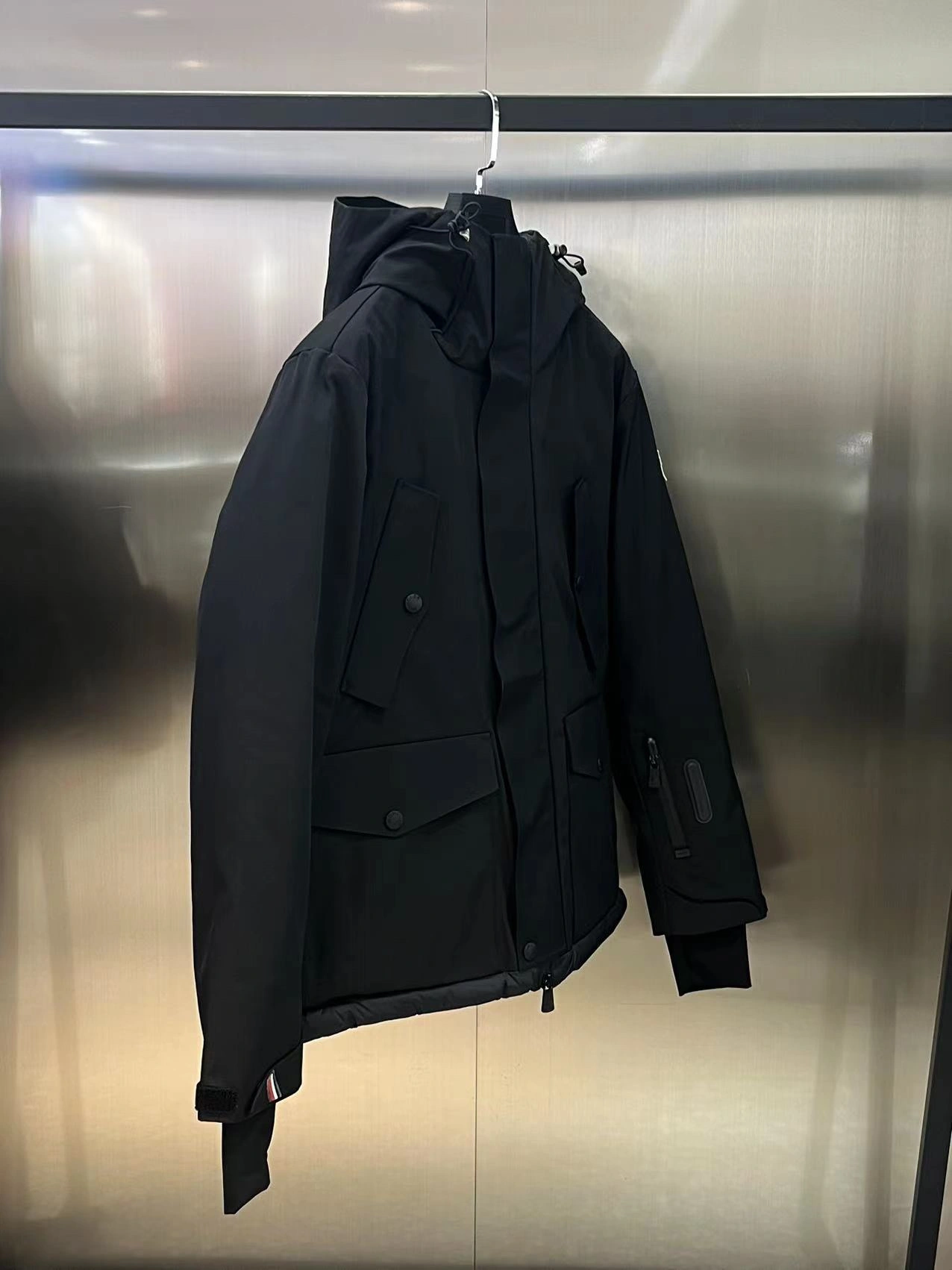 Moncler Down Jackets Sporty 146400