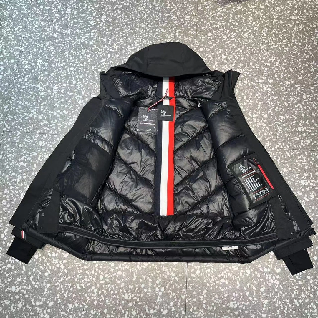 Moncler Down Jackets Sporty 146400