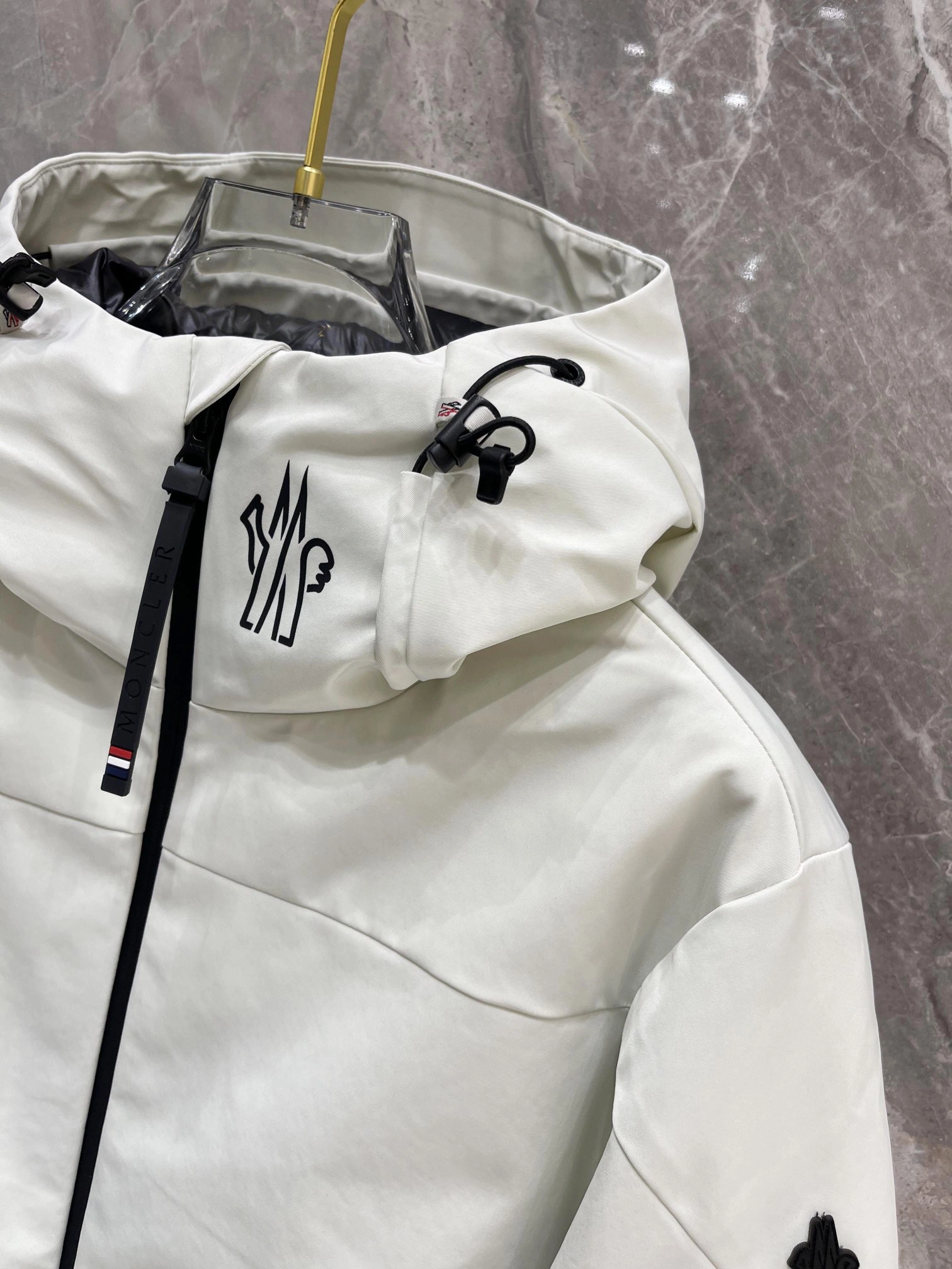 Sleek Moncler Down Jackets 146406