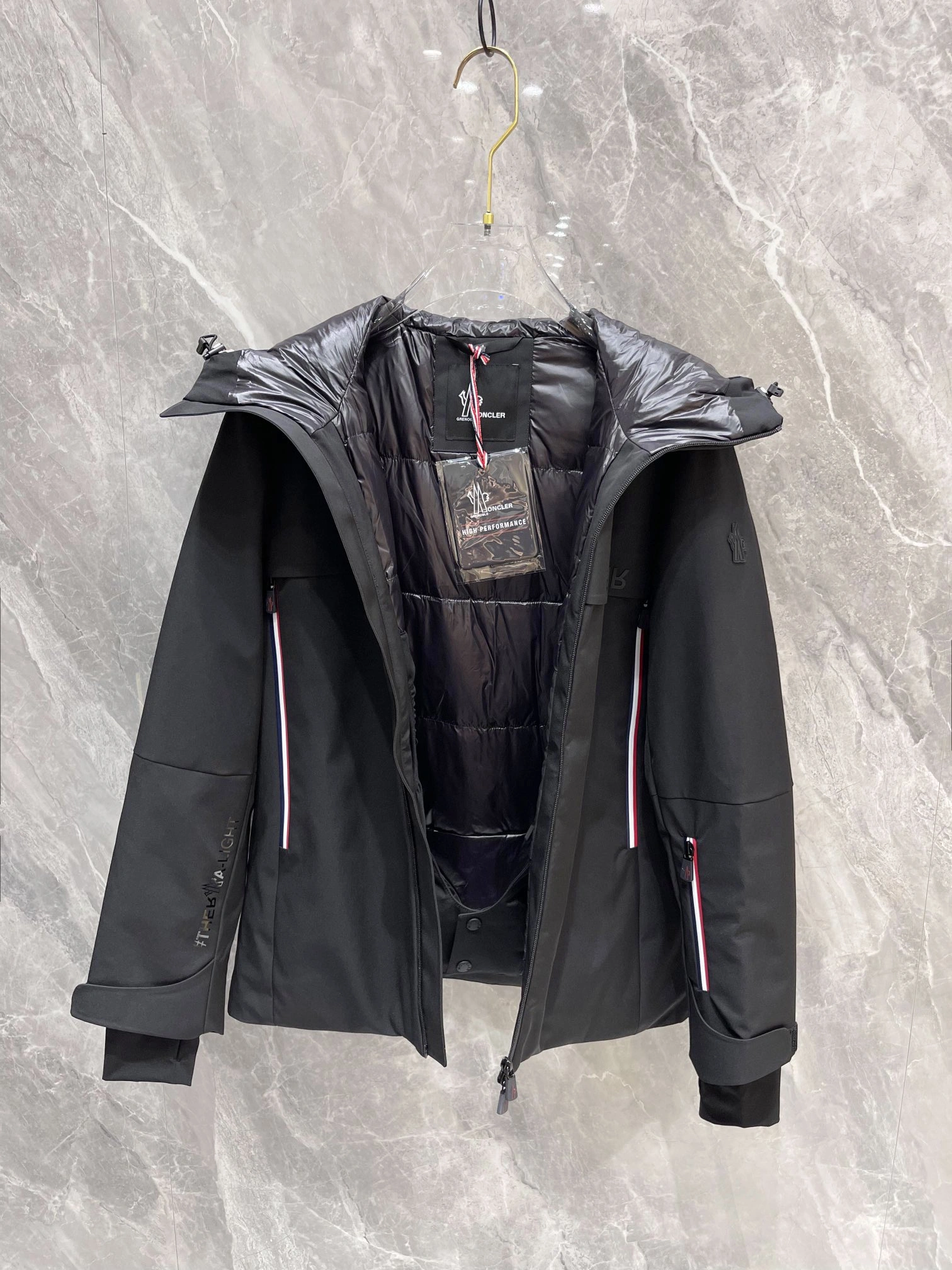 Vibrant Moncler Down Jackets 146399