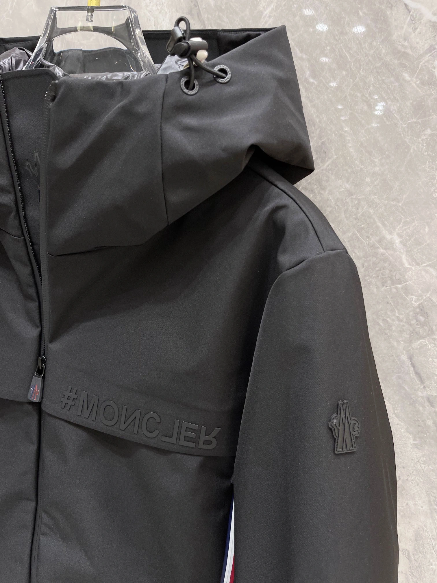 Vibrant Moncler Down Jackets 146399