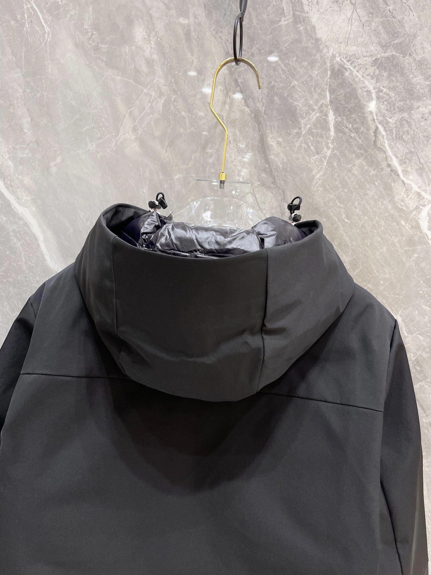 Vibrant Moncler Down Jackets 146399