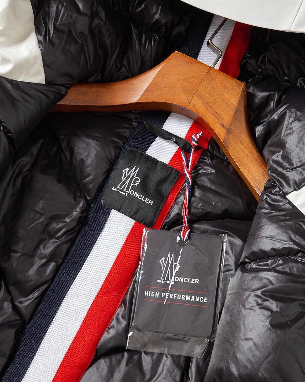 Moncler Down Jackets Cozy 146394