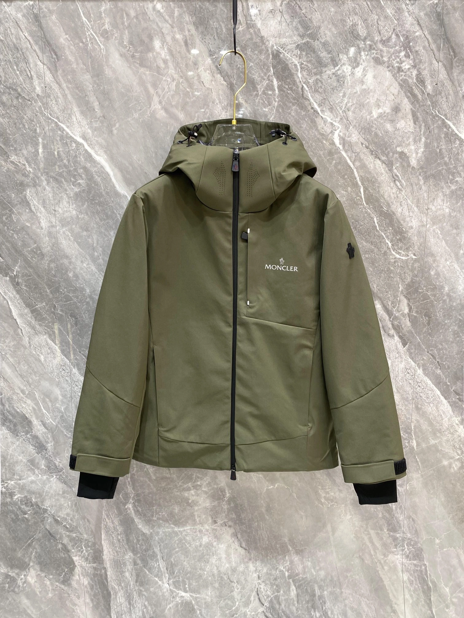 Moncler Down Jackets Sophisticated 146393