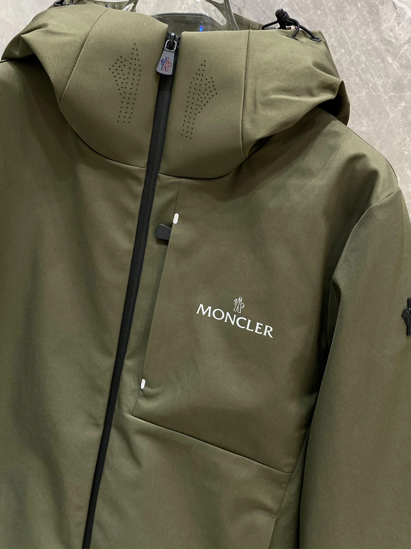 Moncler Down Jackets Sophisticated 146393
