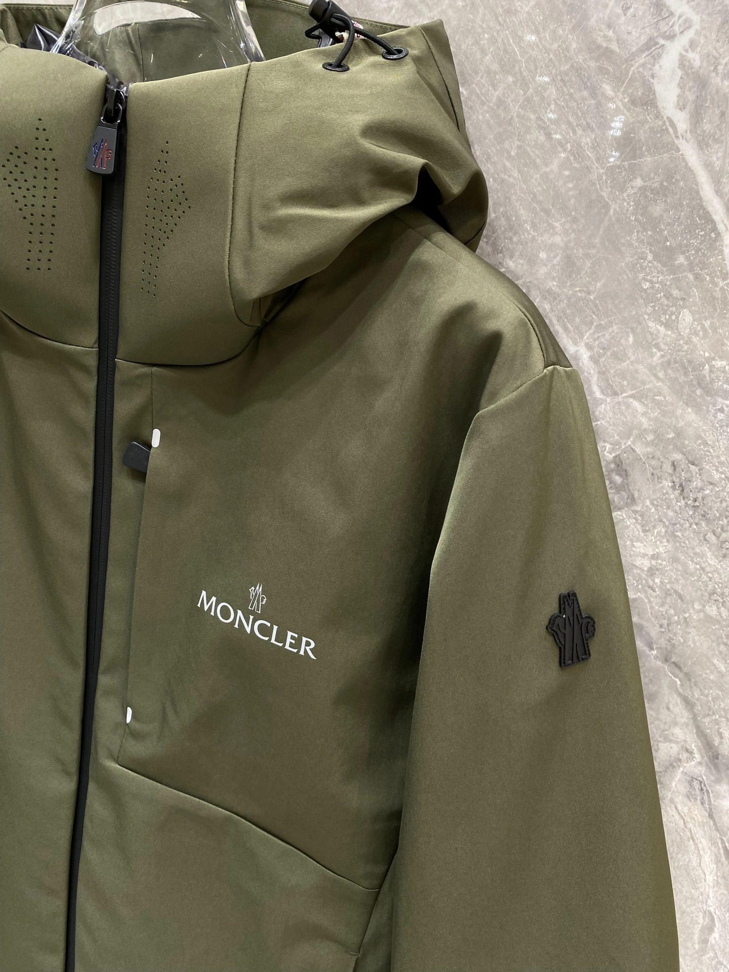 Moncler Down Jackets Sophisticated 146393