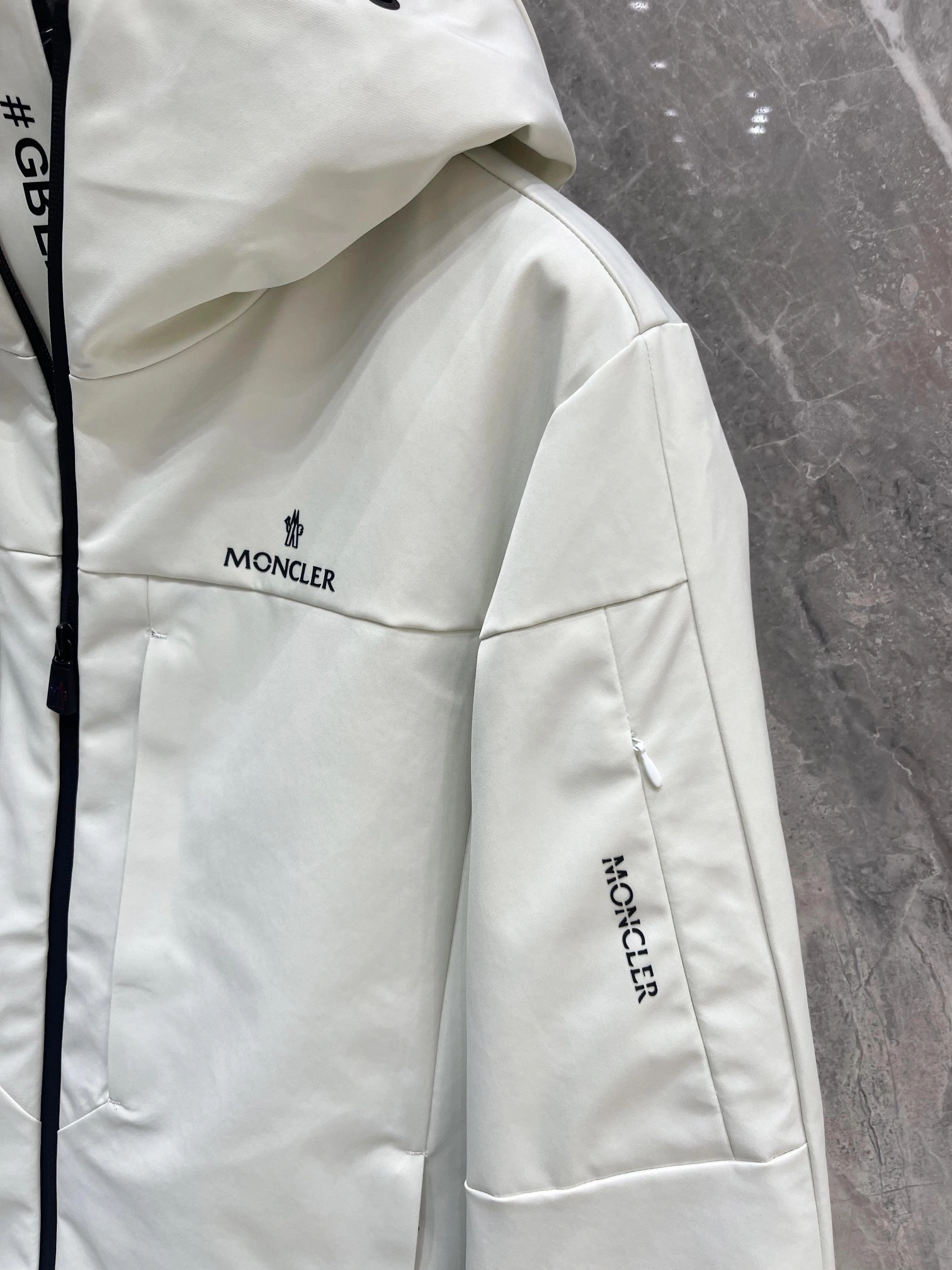 Unisex Moncler Down Jackets 146385
