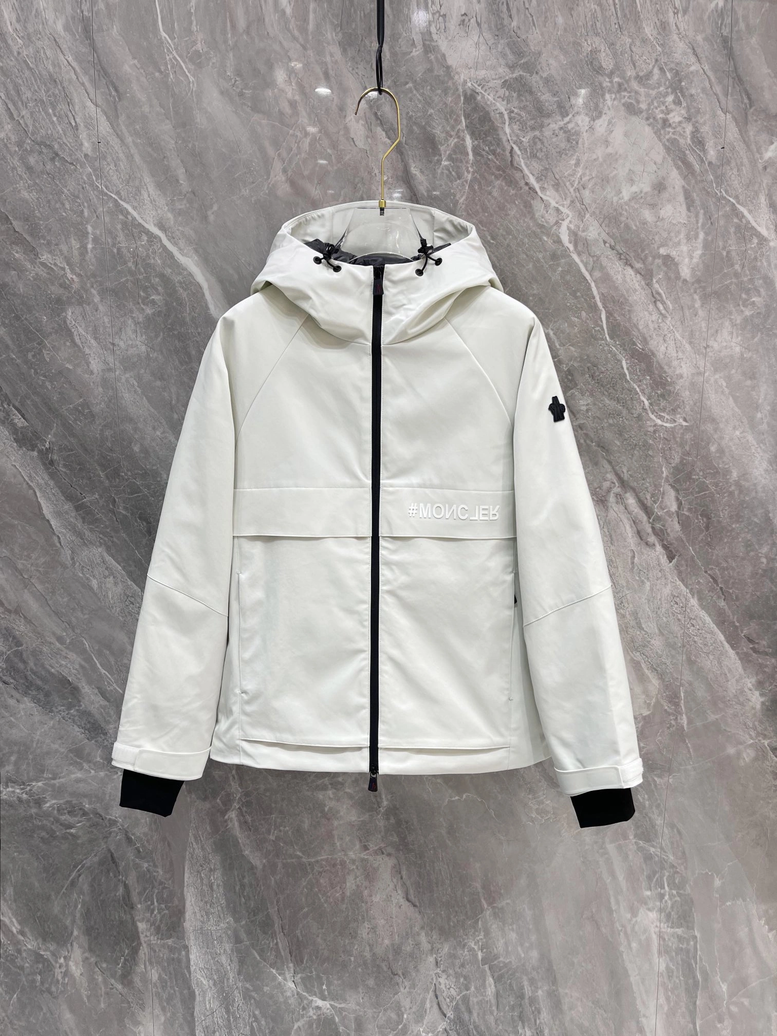 Moncler Down Jackets Classic 146383