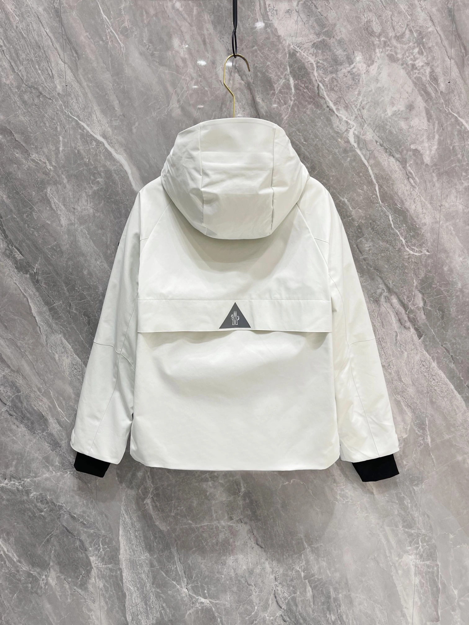 Moncler Down Jackets Classic 146383