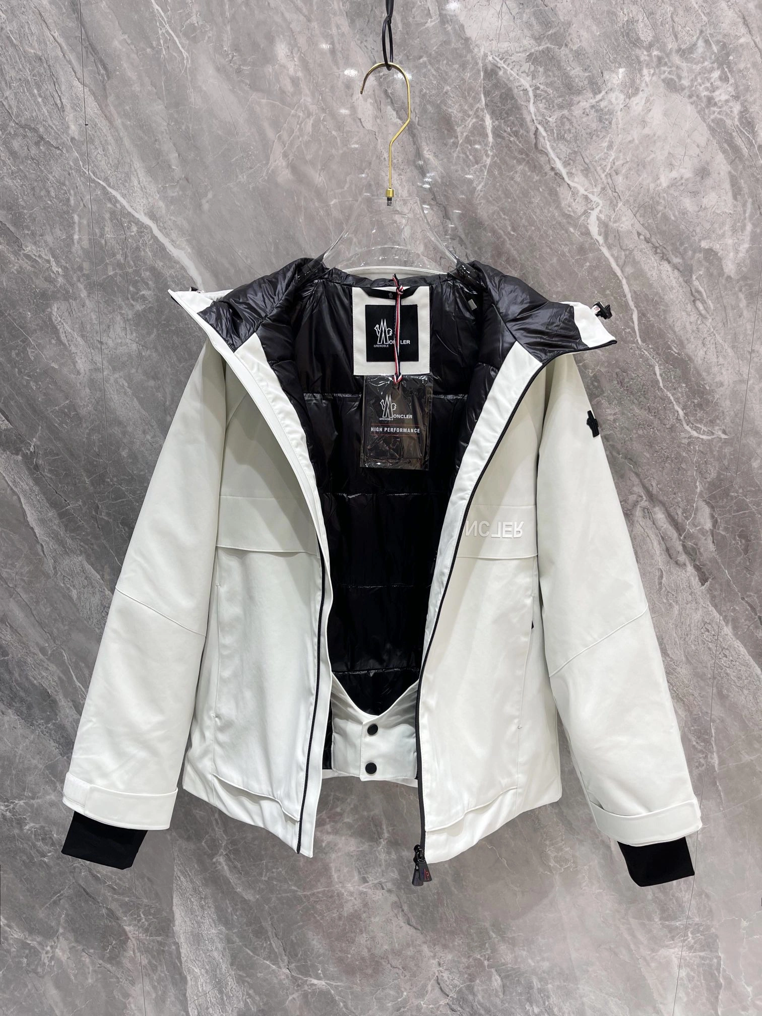 Moncler Down Jackets Classic 146383