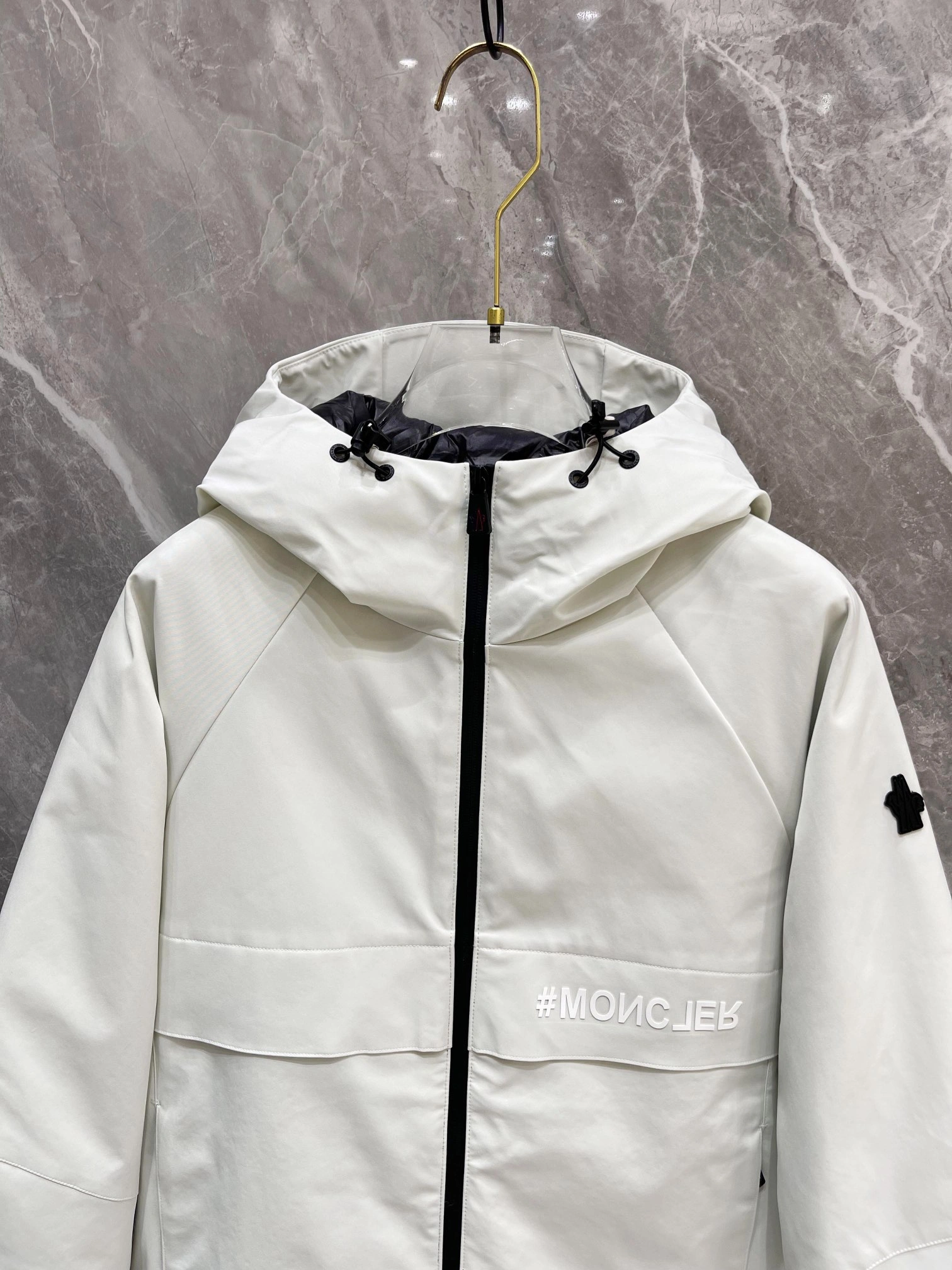 Moncler Down Jackets Classic 146383