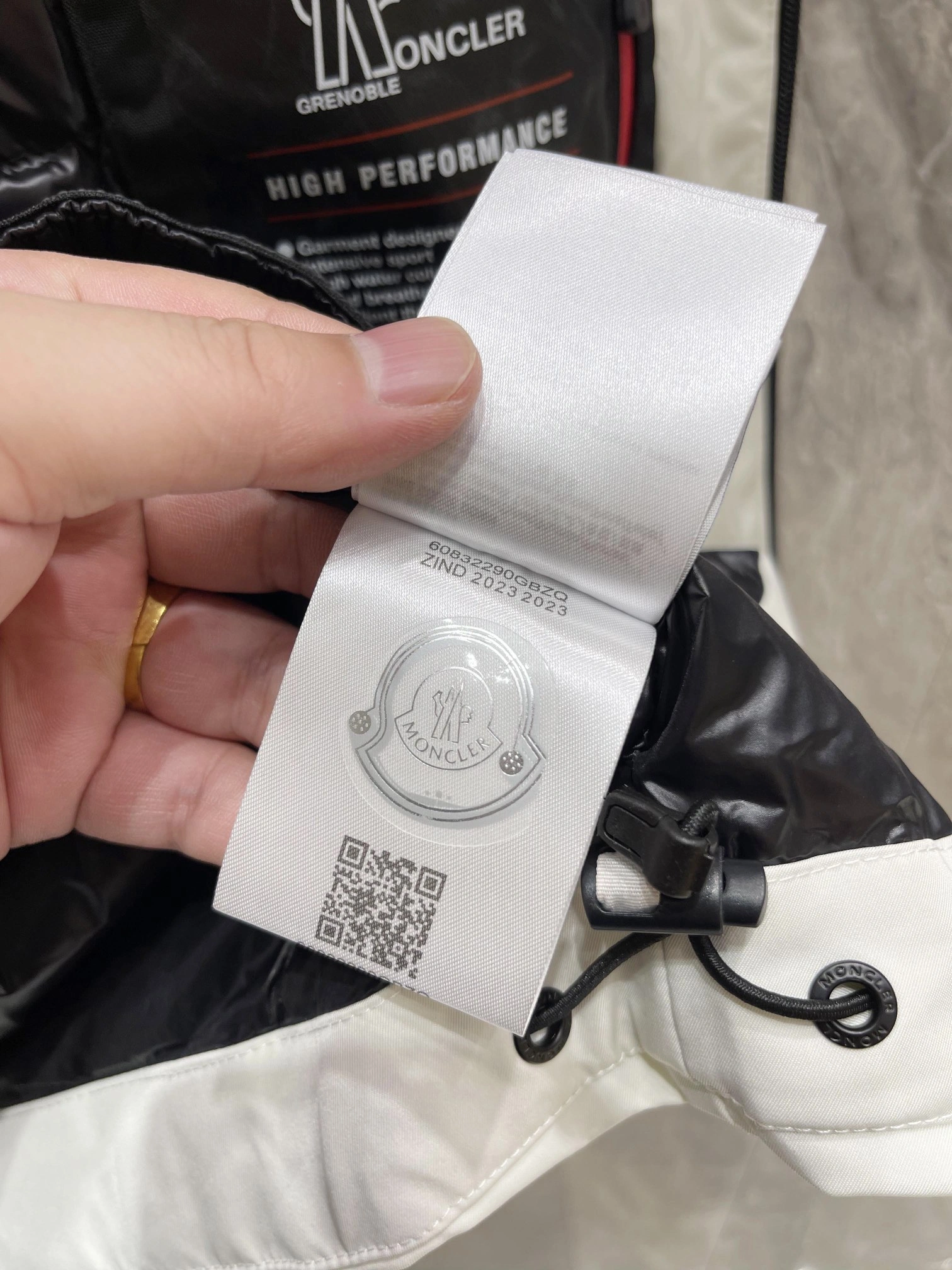 Moncler Down Jackets Classic 146383
