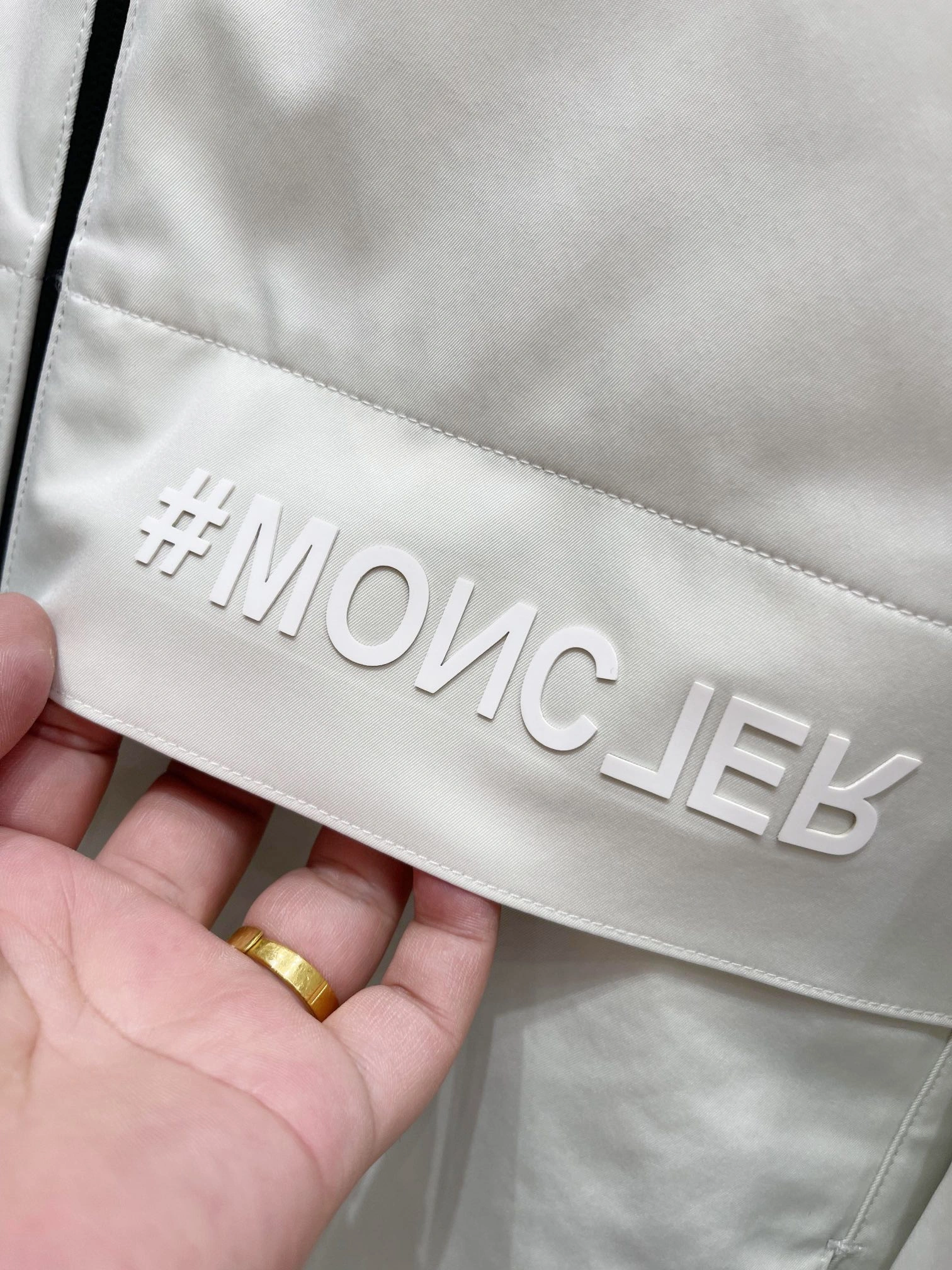 Moncler Down Jackets Classic 146383