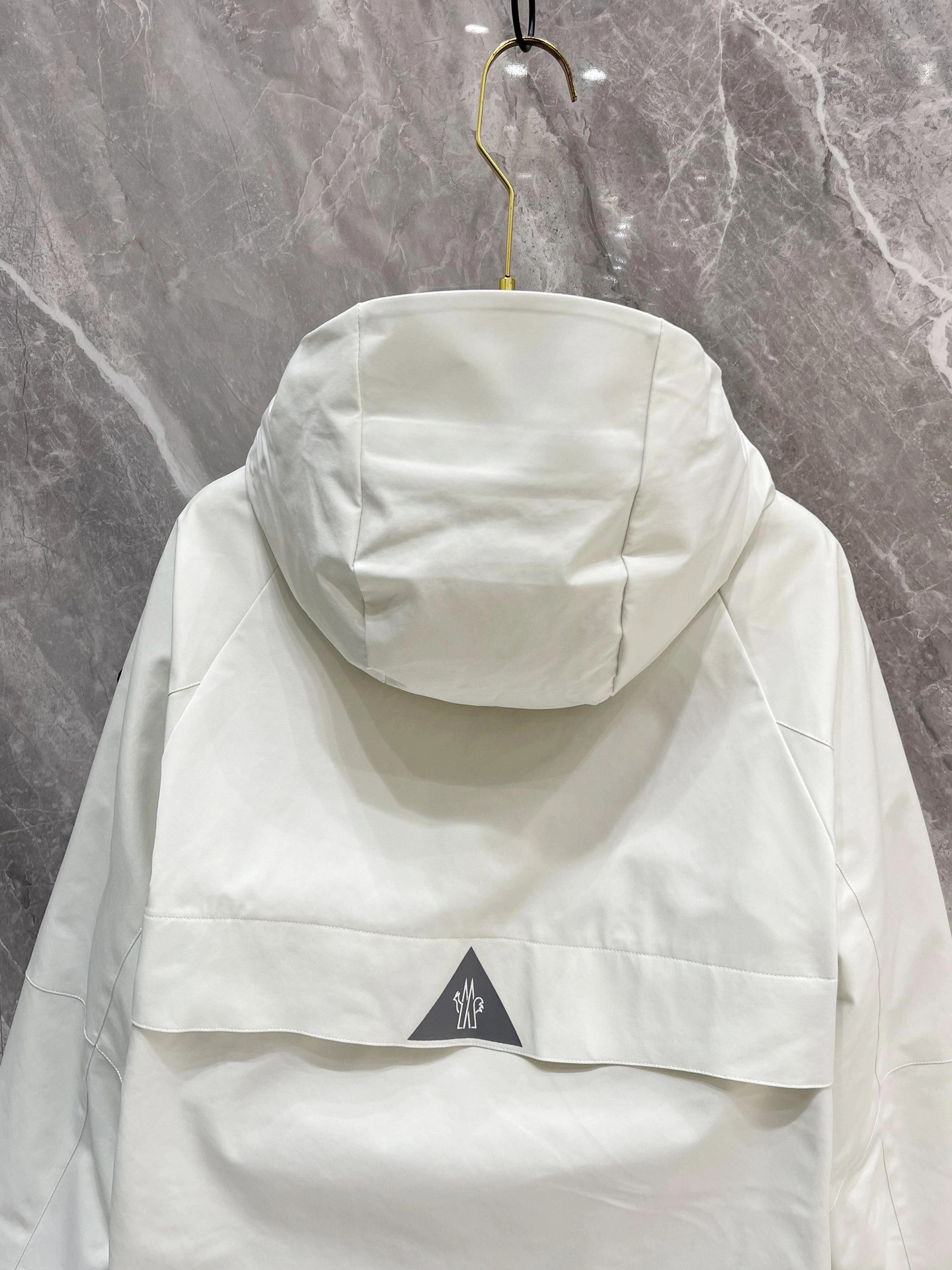 Moncler Down Jackets Classic 146383