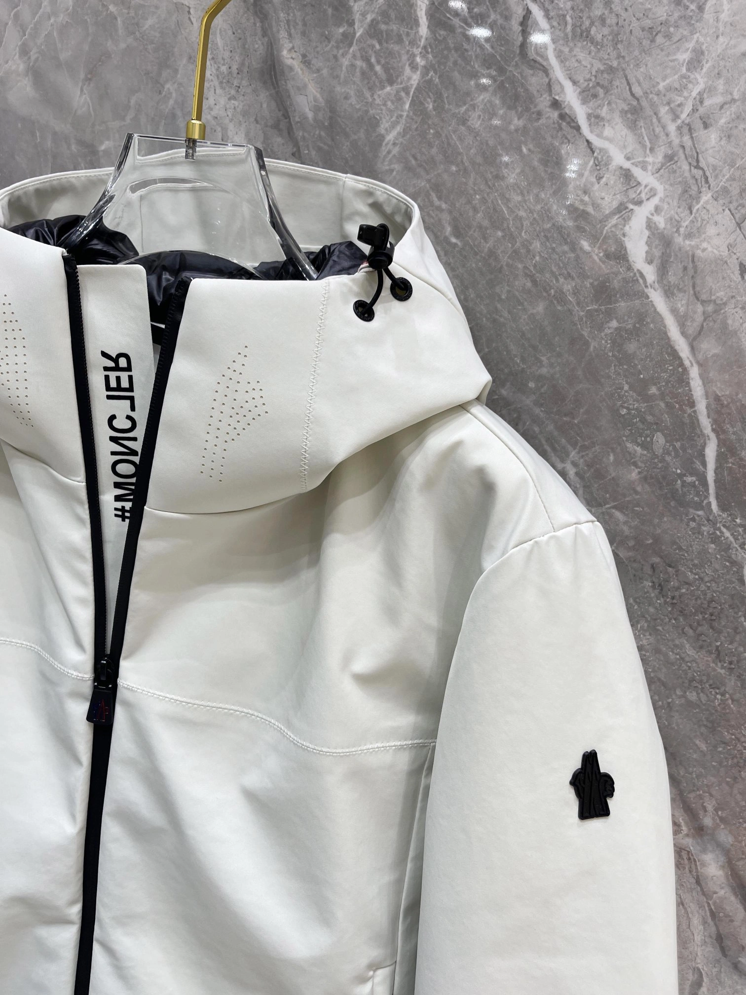 Unisex Moncler Down Jackets 146381