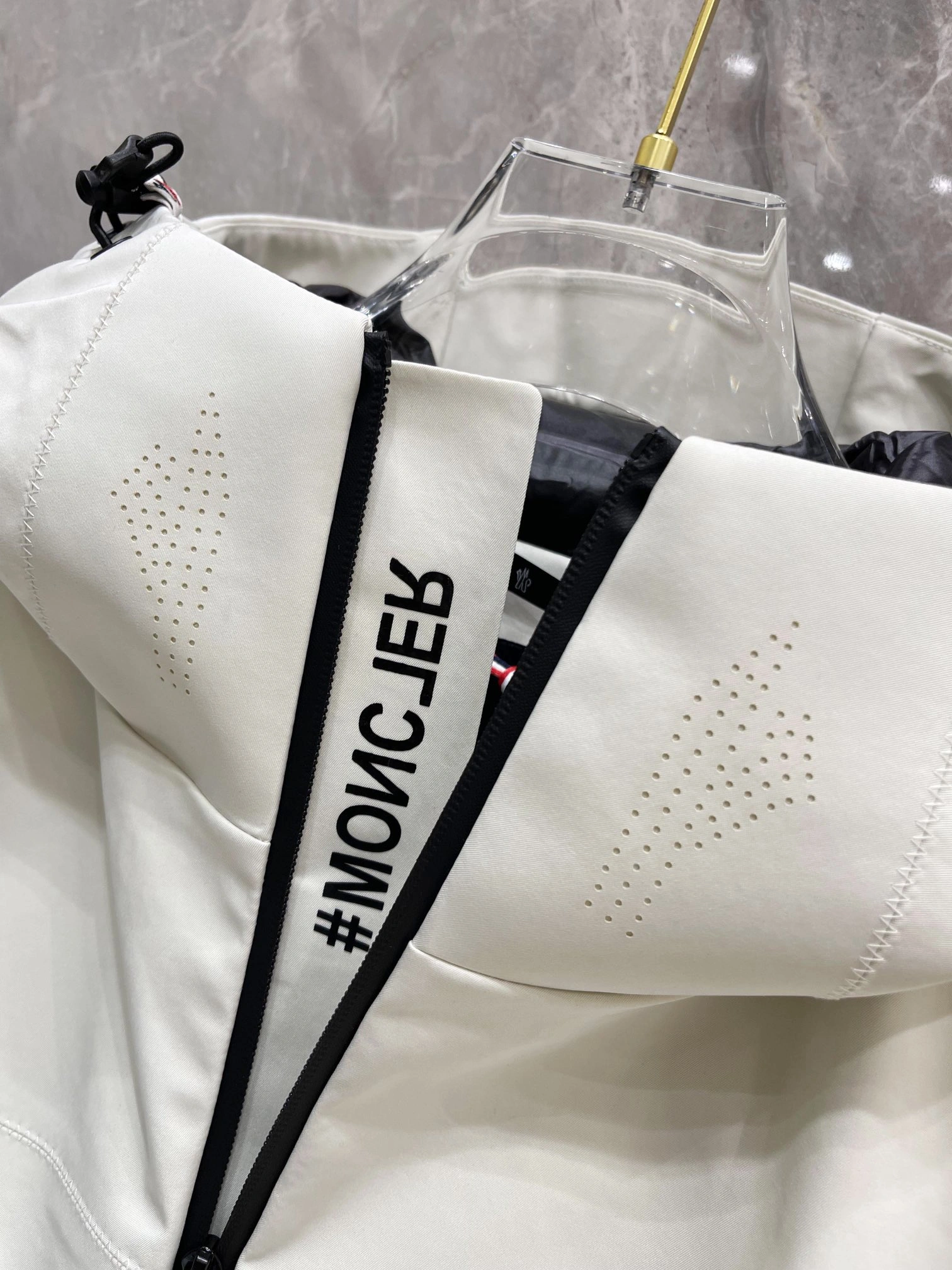 Unisex Moncler Down Jackets 146381