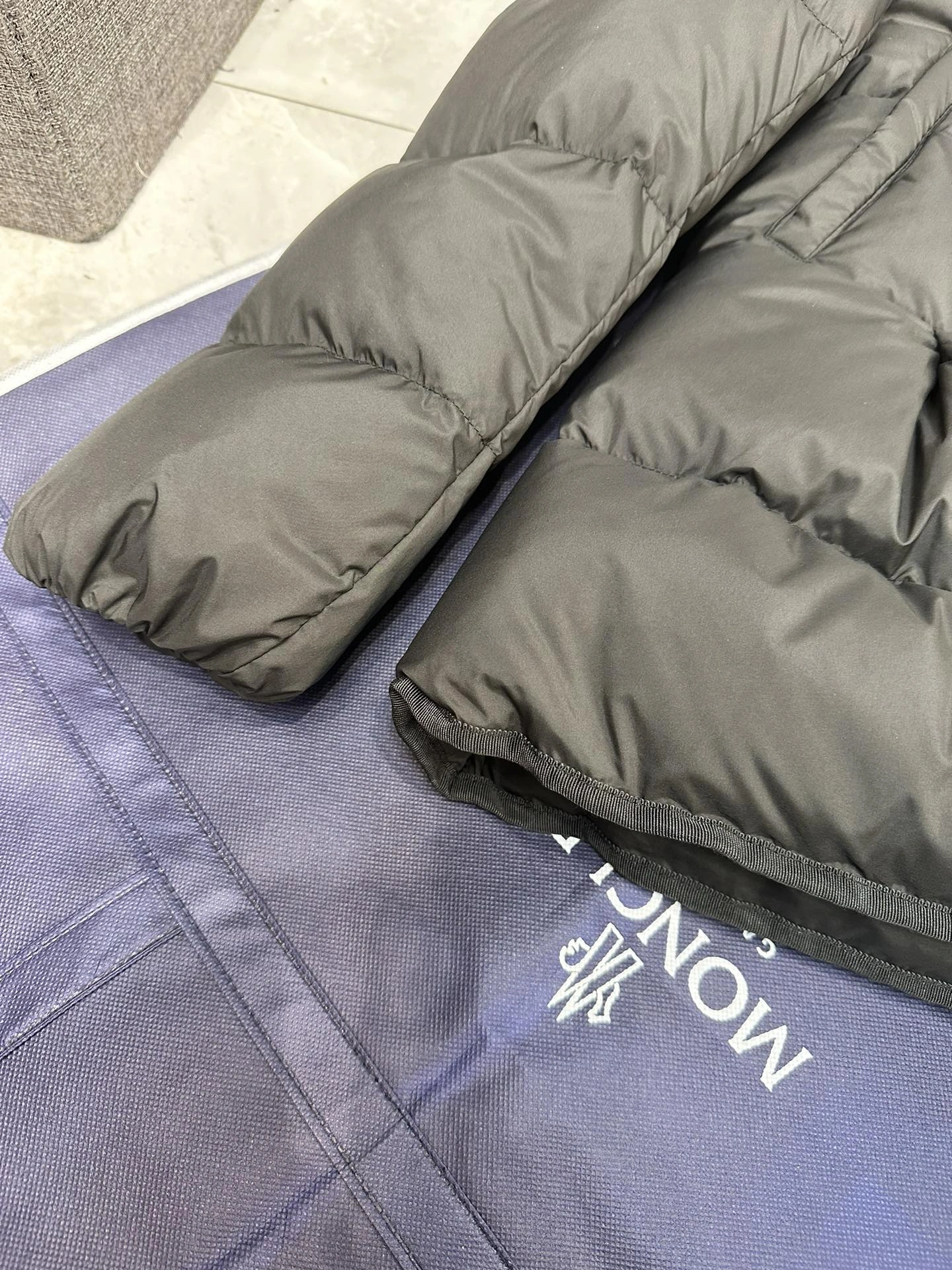 Moncler Down Jackets Original 146377