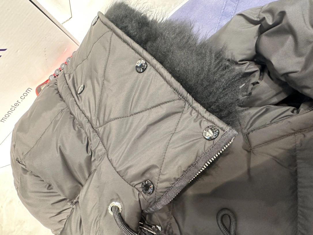 Moncler Down Jackets Original 146377
