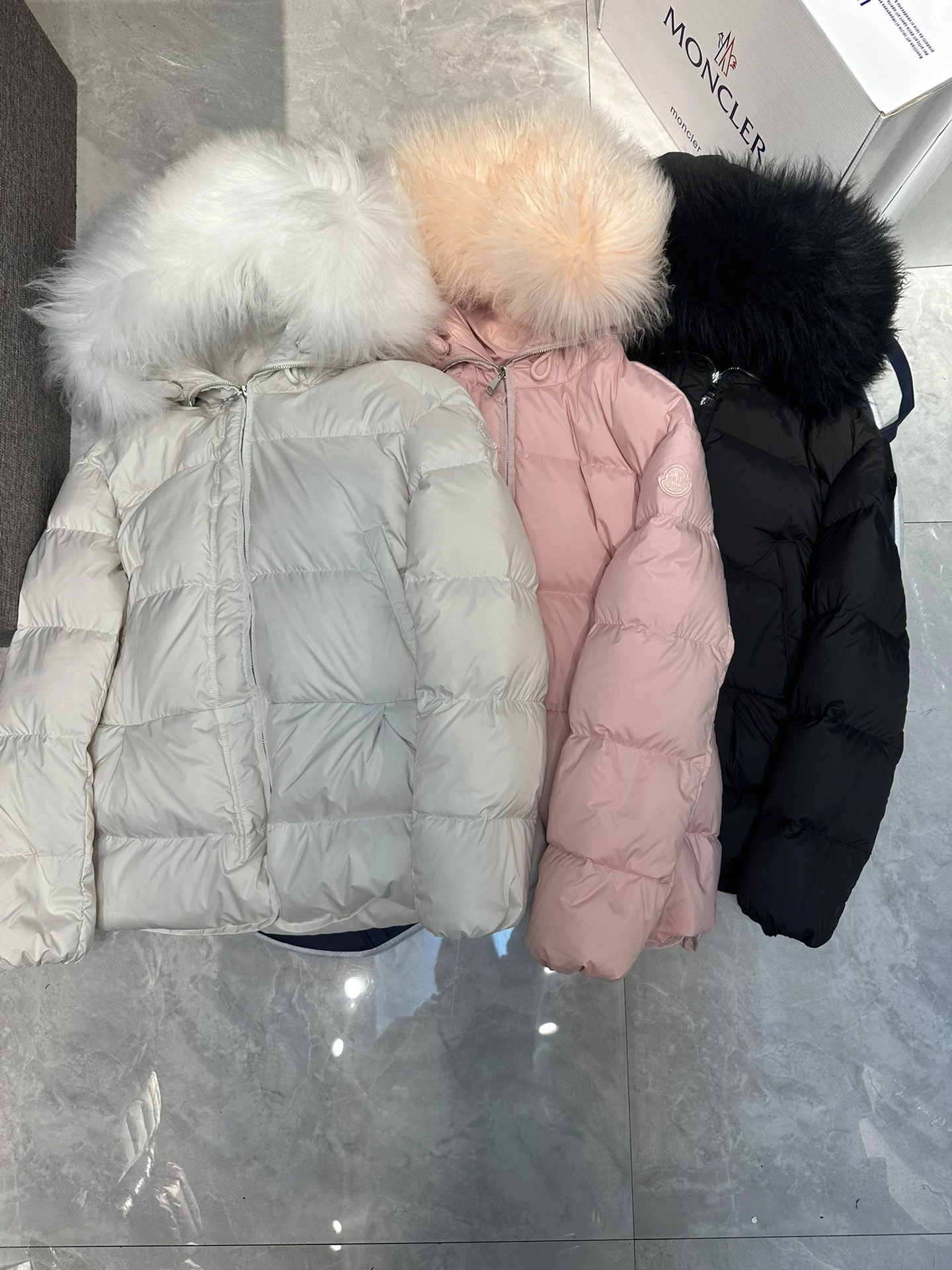 Moncler Down Jackets Chic 146379